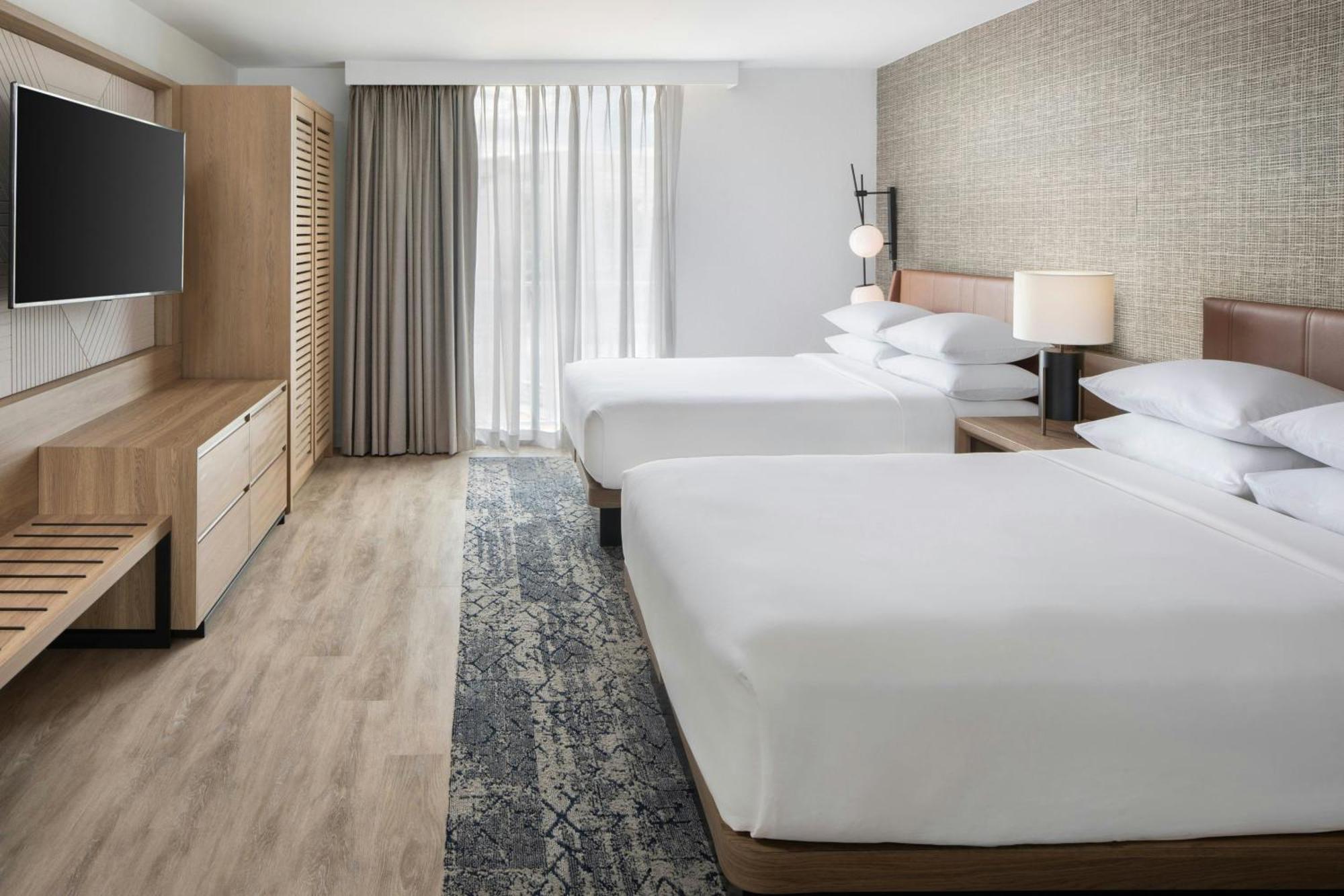 Suite com 2 Camas de Casal e Sofá-cama