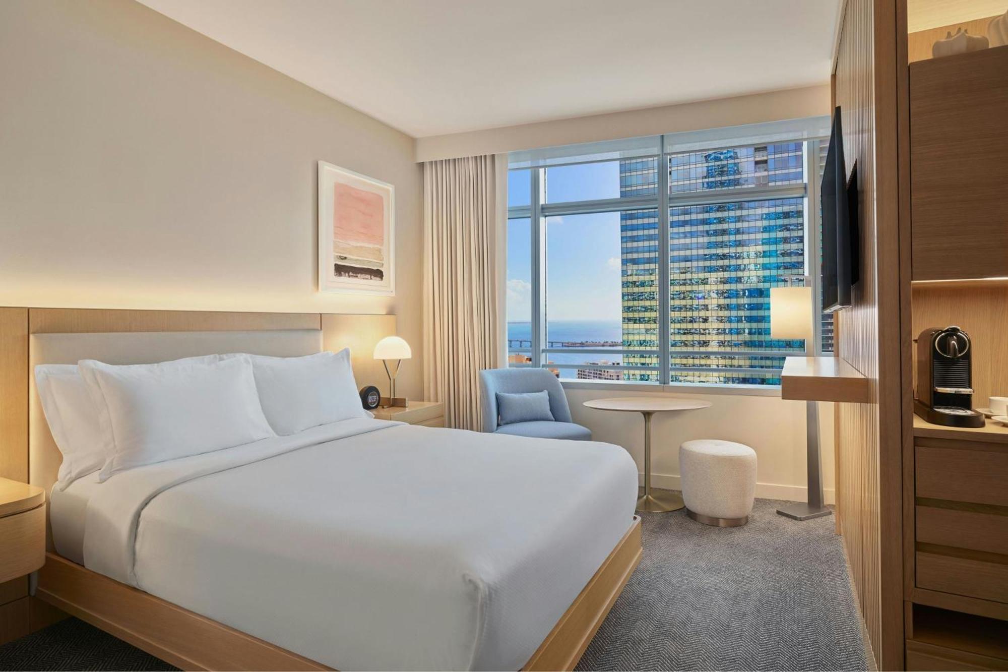 Chambre Lit Queen-Size de Luxe - Vue sur Baie