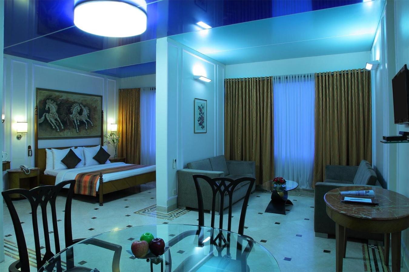 Suite,1758547499:JPEG