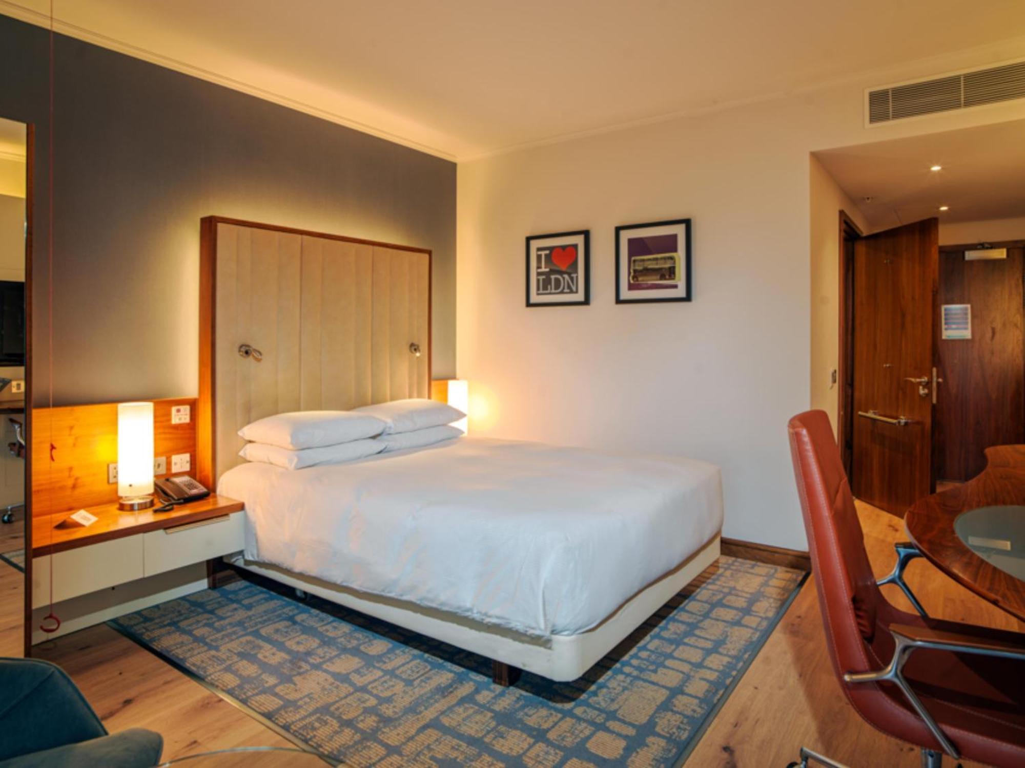 Queen Room Accessible