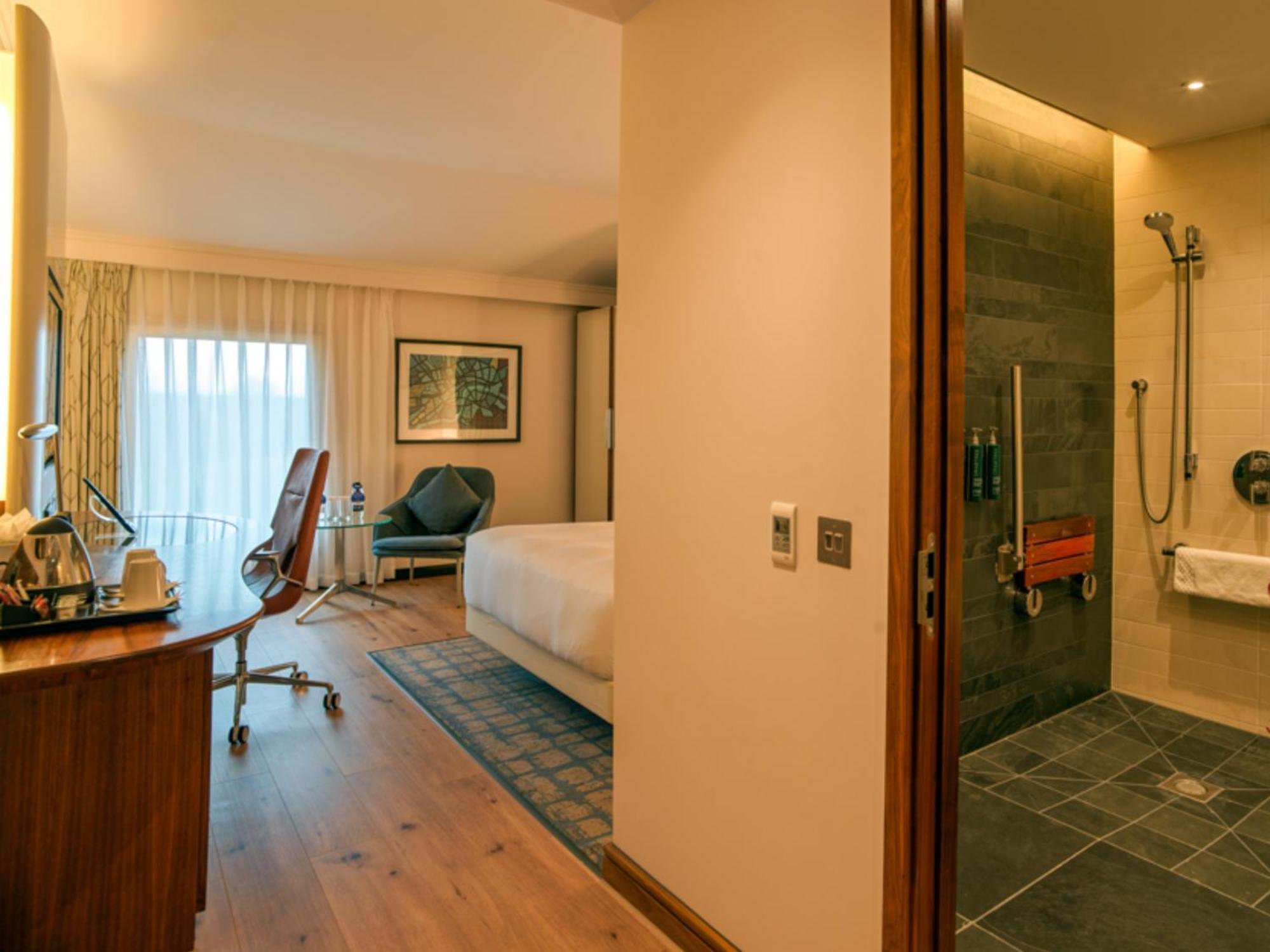 Queen Room Accessible