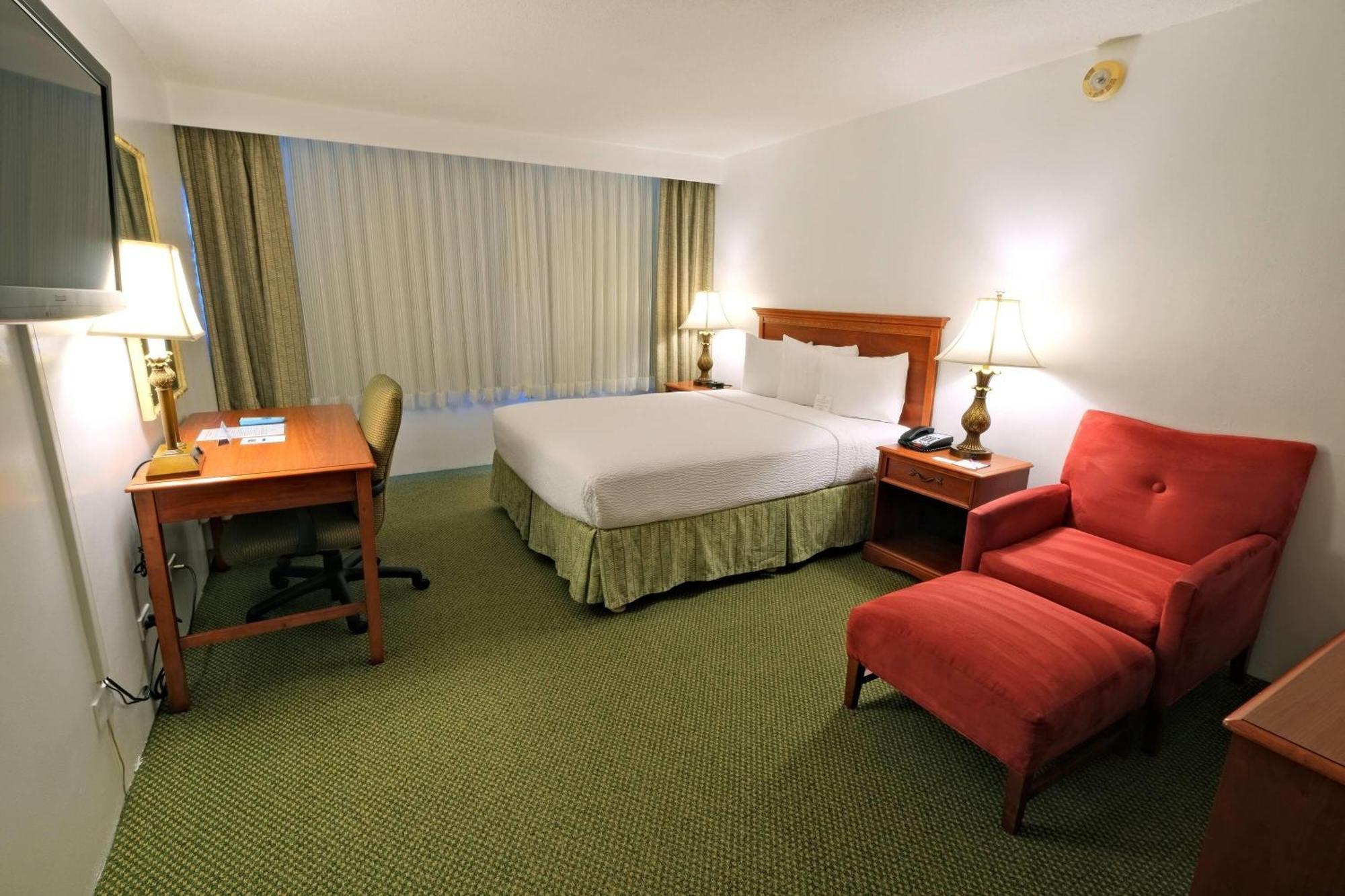Queen Room a Queen Bed Non-Smoking
