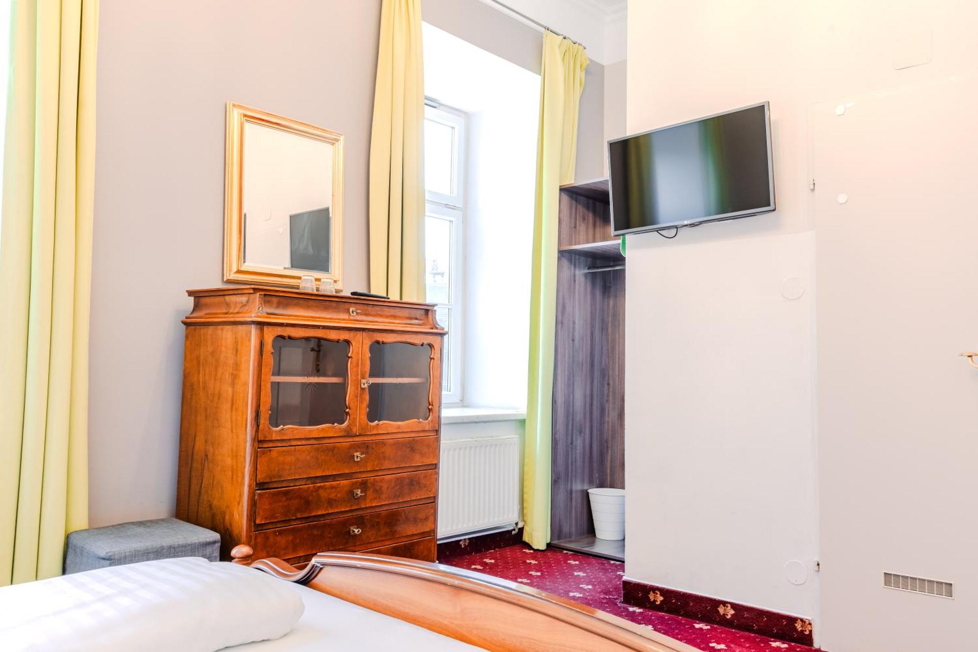 Classic Double Room