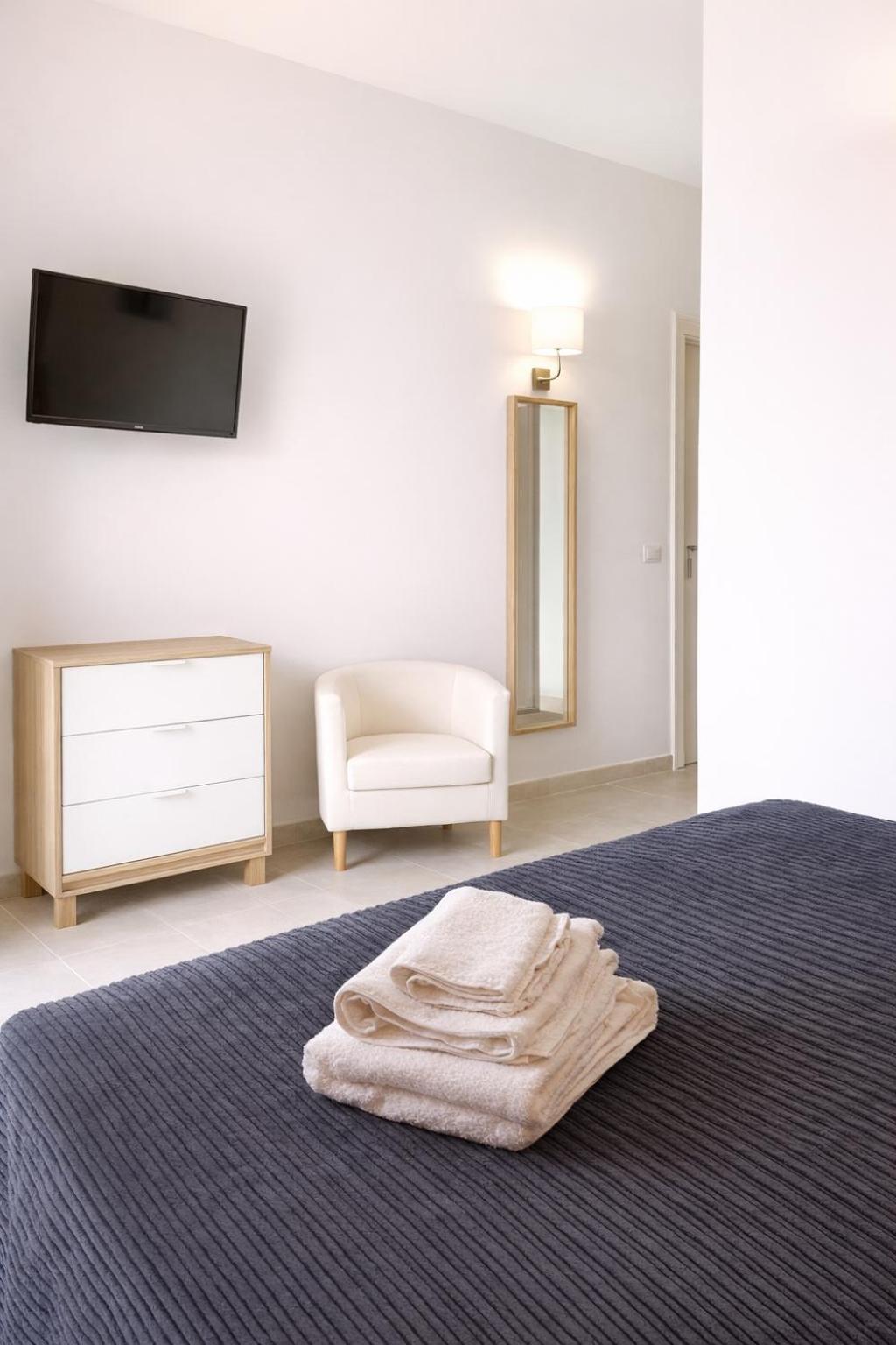 Chambre Double ou Lits Jumeaux - Vue sur Piscine