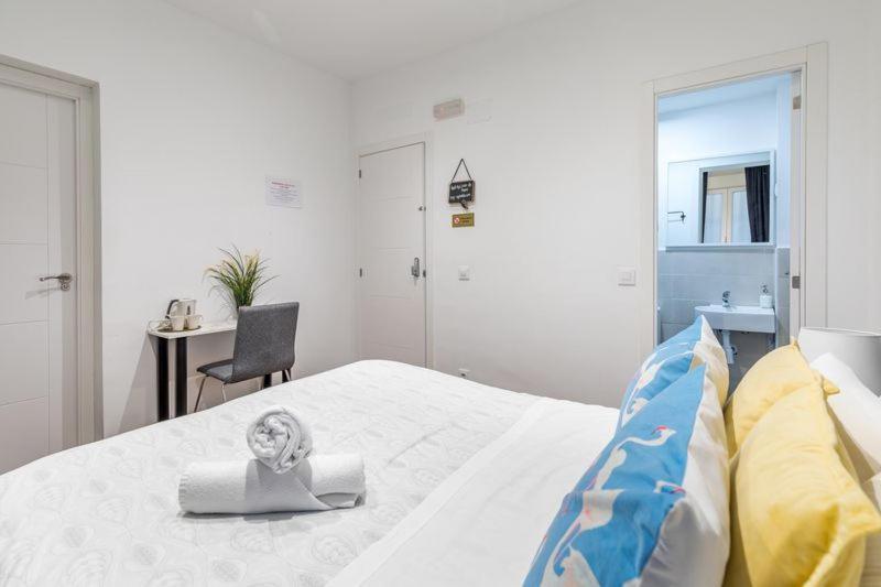 Superior Twin Room Private Bathroom
