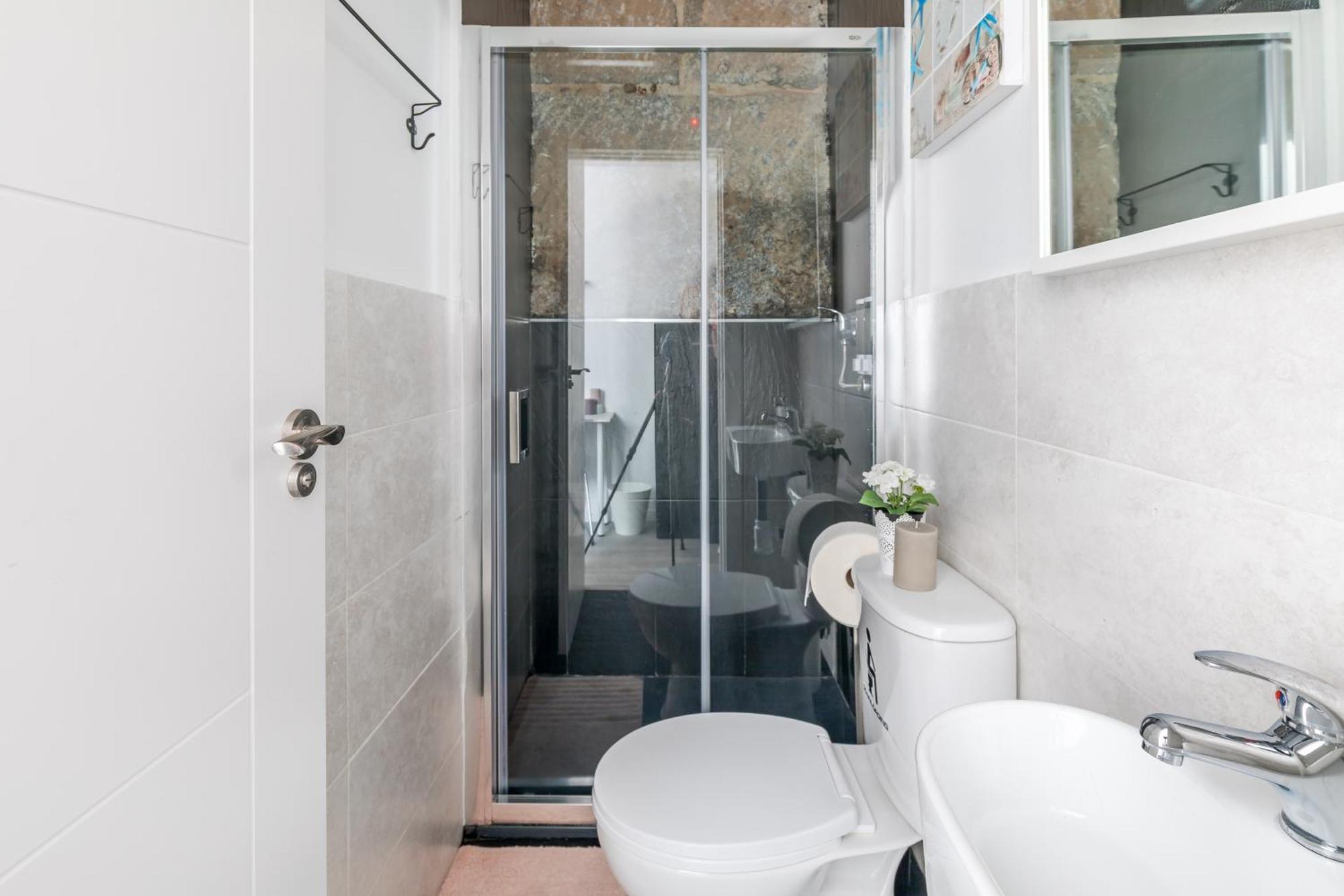Superior Twin Room Private Bathroom