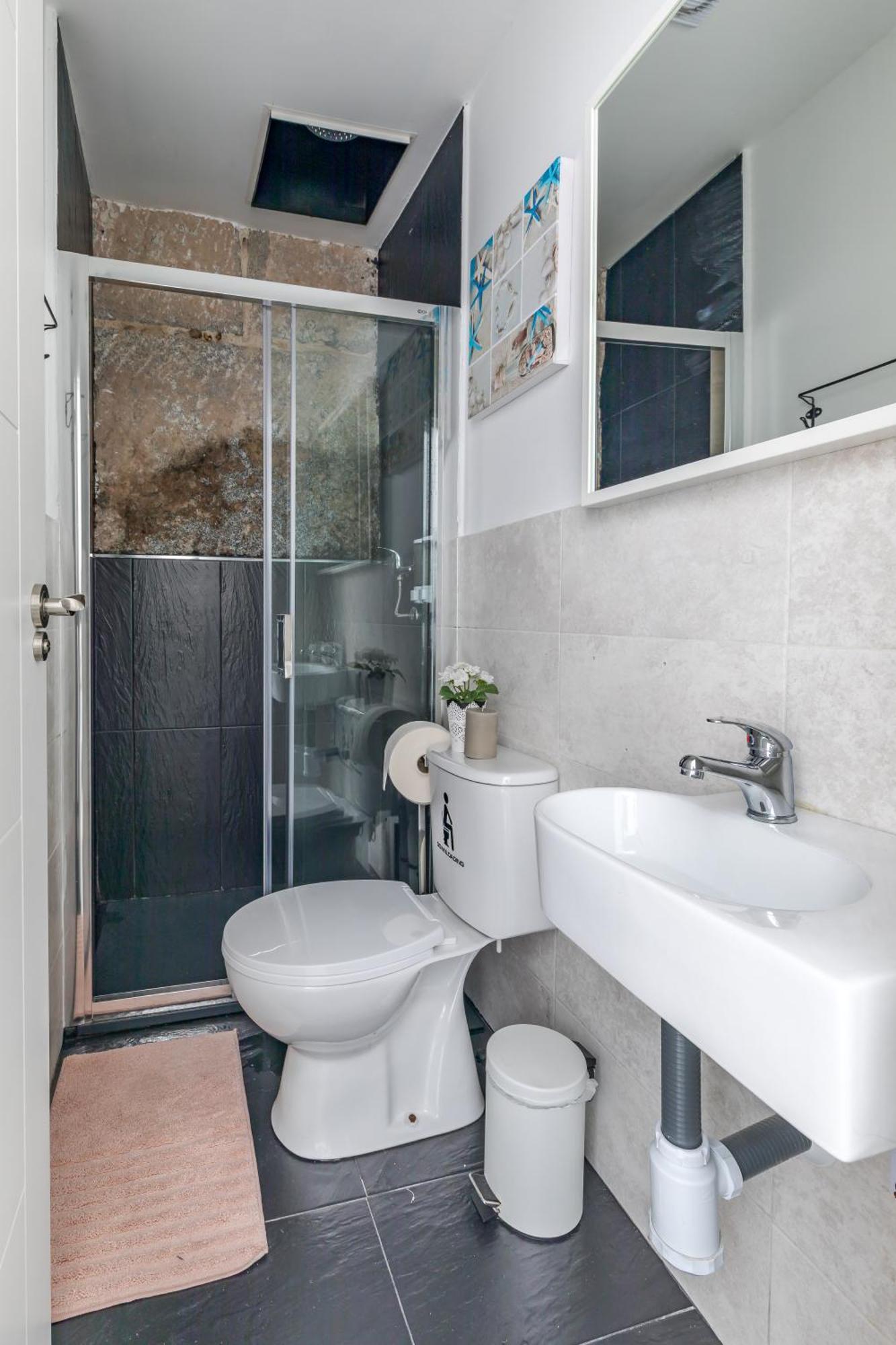 Superior Twin Room Private Bathroom