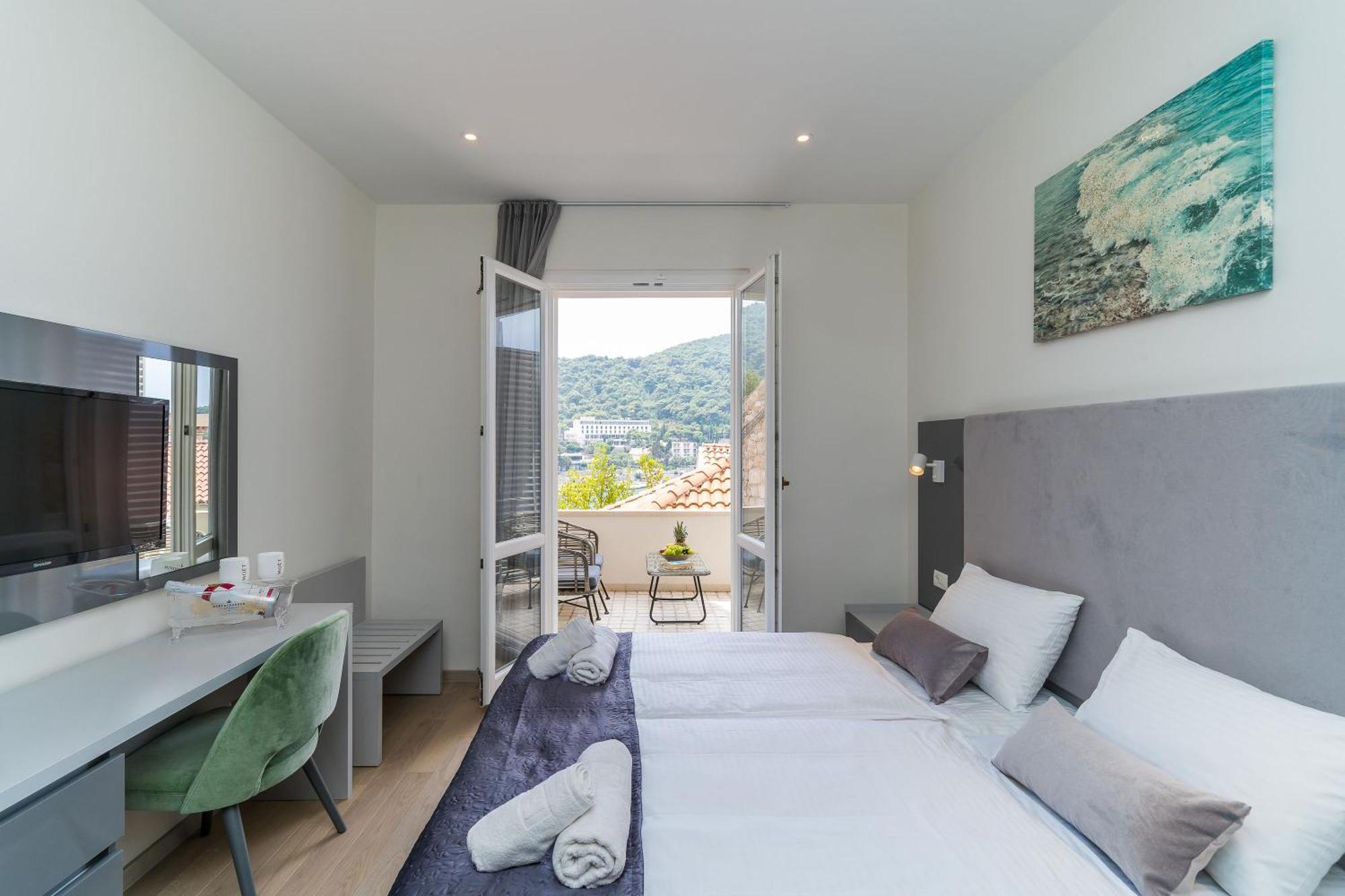 Double or Twin Room Sea View