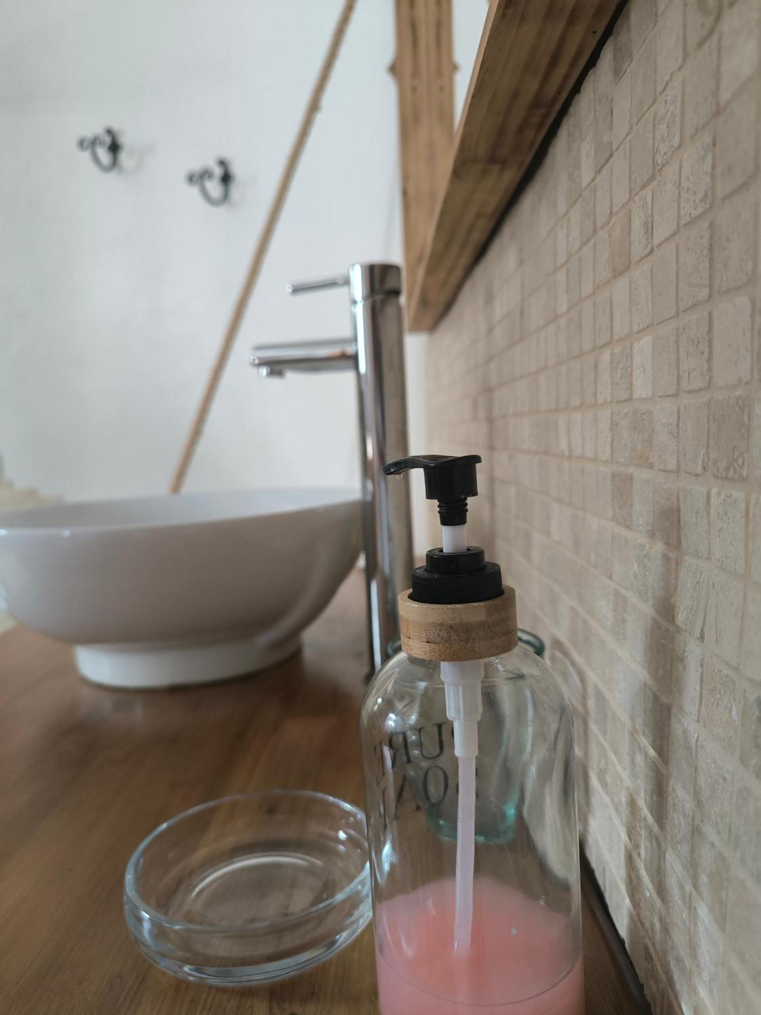 Deluxe Double Room Shower