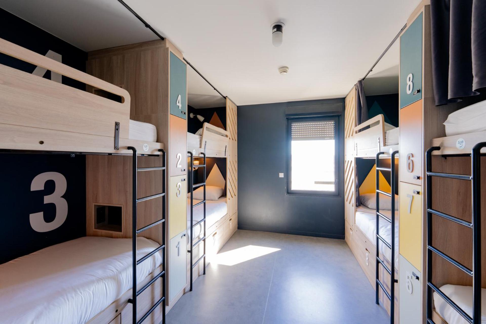 Bed 8-Bed Mixed Dormitory Room