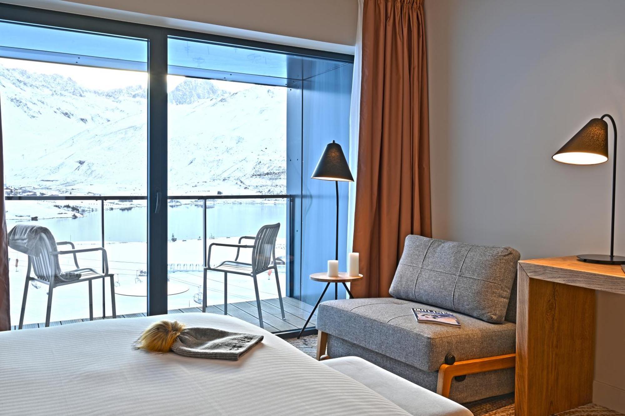 Superior Connecting Room