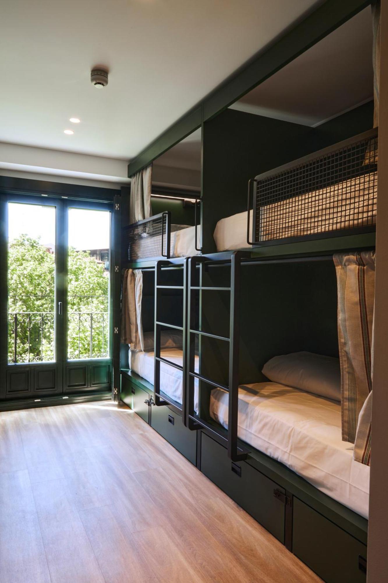 Bed 8-Bed Mixed Dormitory Room