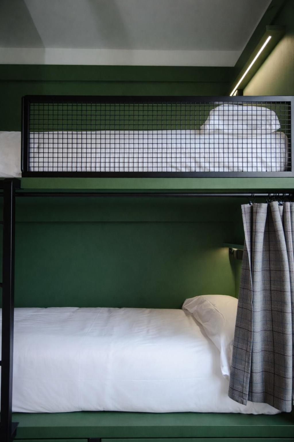 Single Bed 6-Bed Dormitory Room