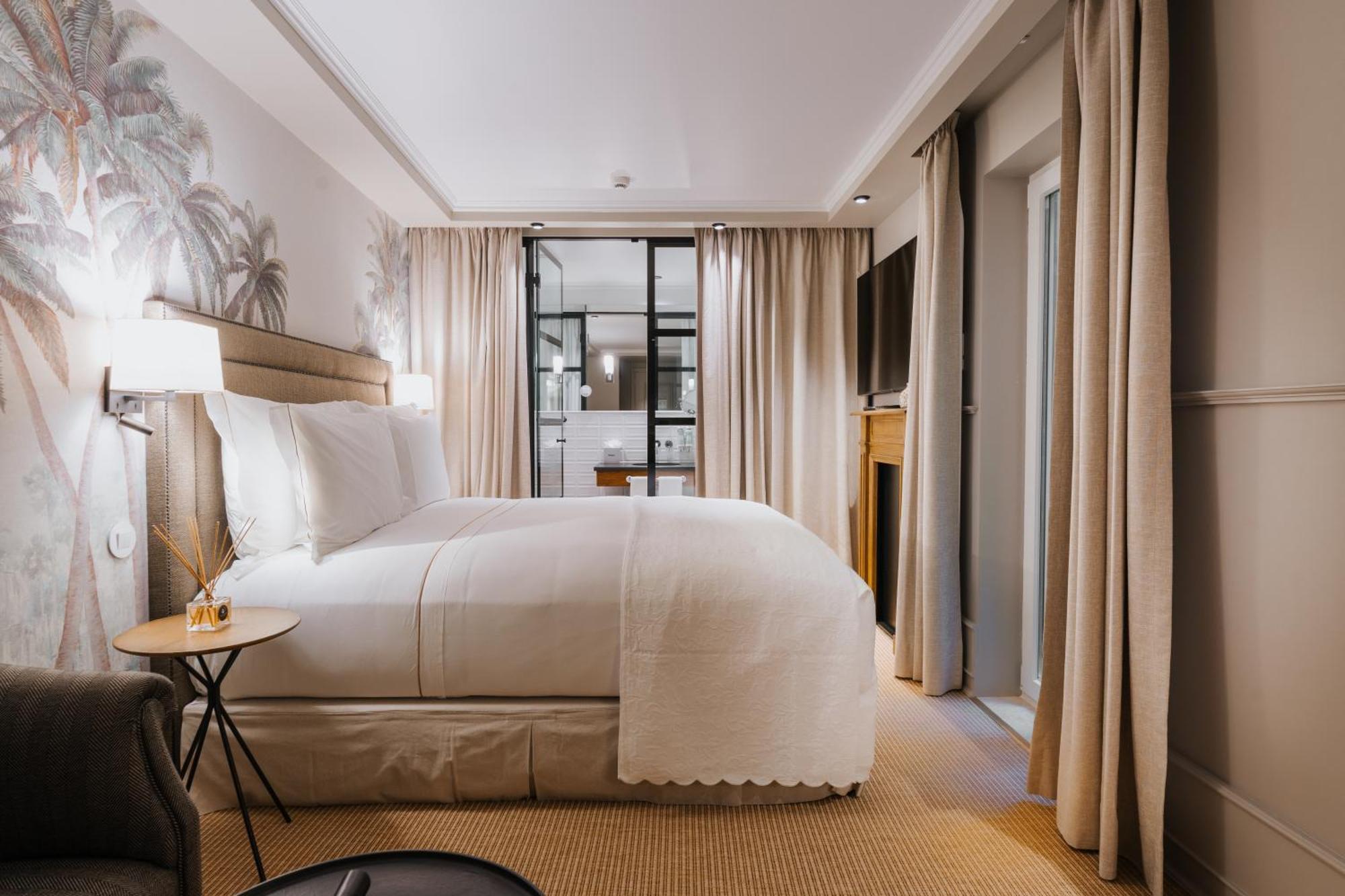 Deluxe Double or Twin Room Interior View