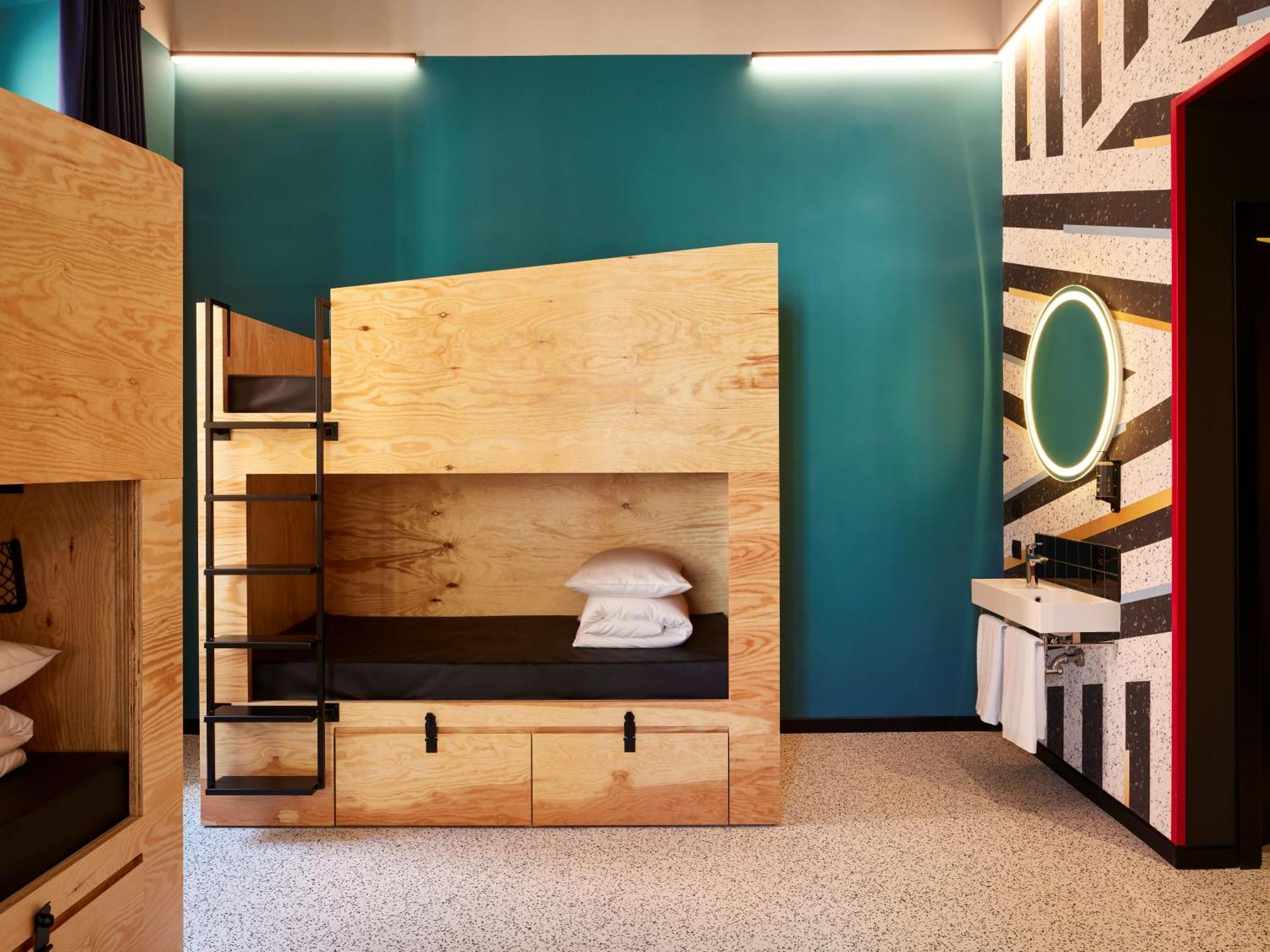 Bed 6-Bed Male Dormitory Room
