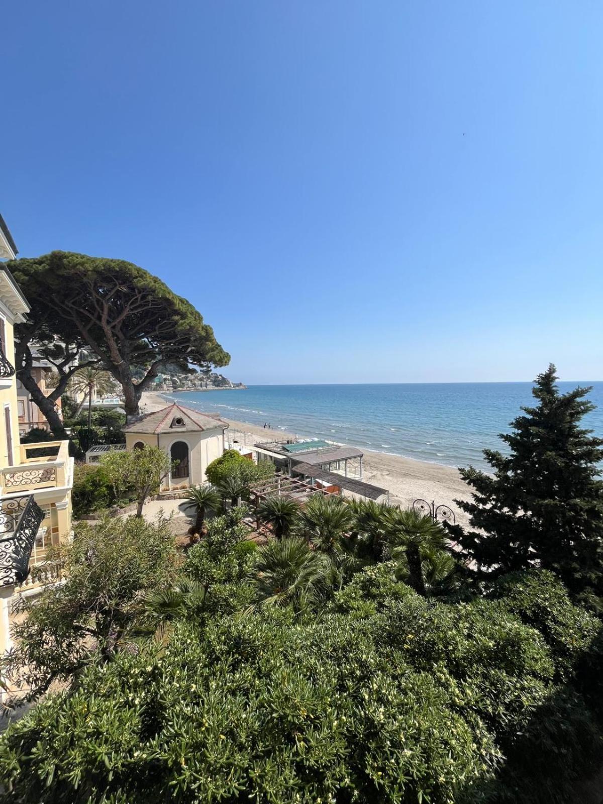 Camera Tripla Superior con Vista Mare