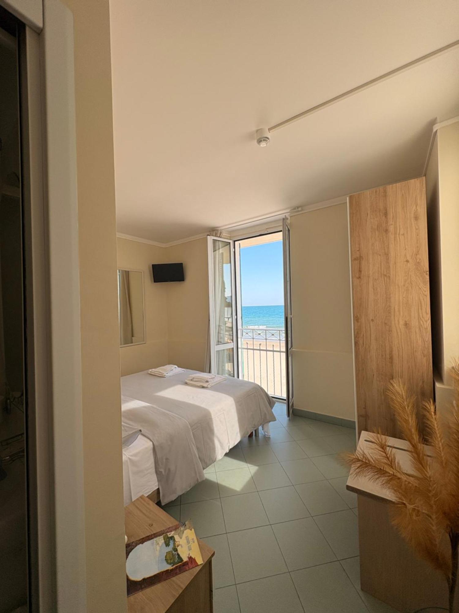 Double Room with Sea View,1760025411:JPEG