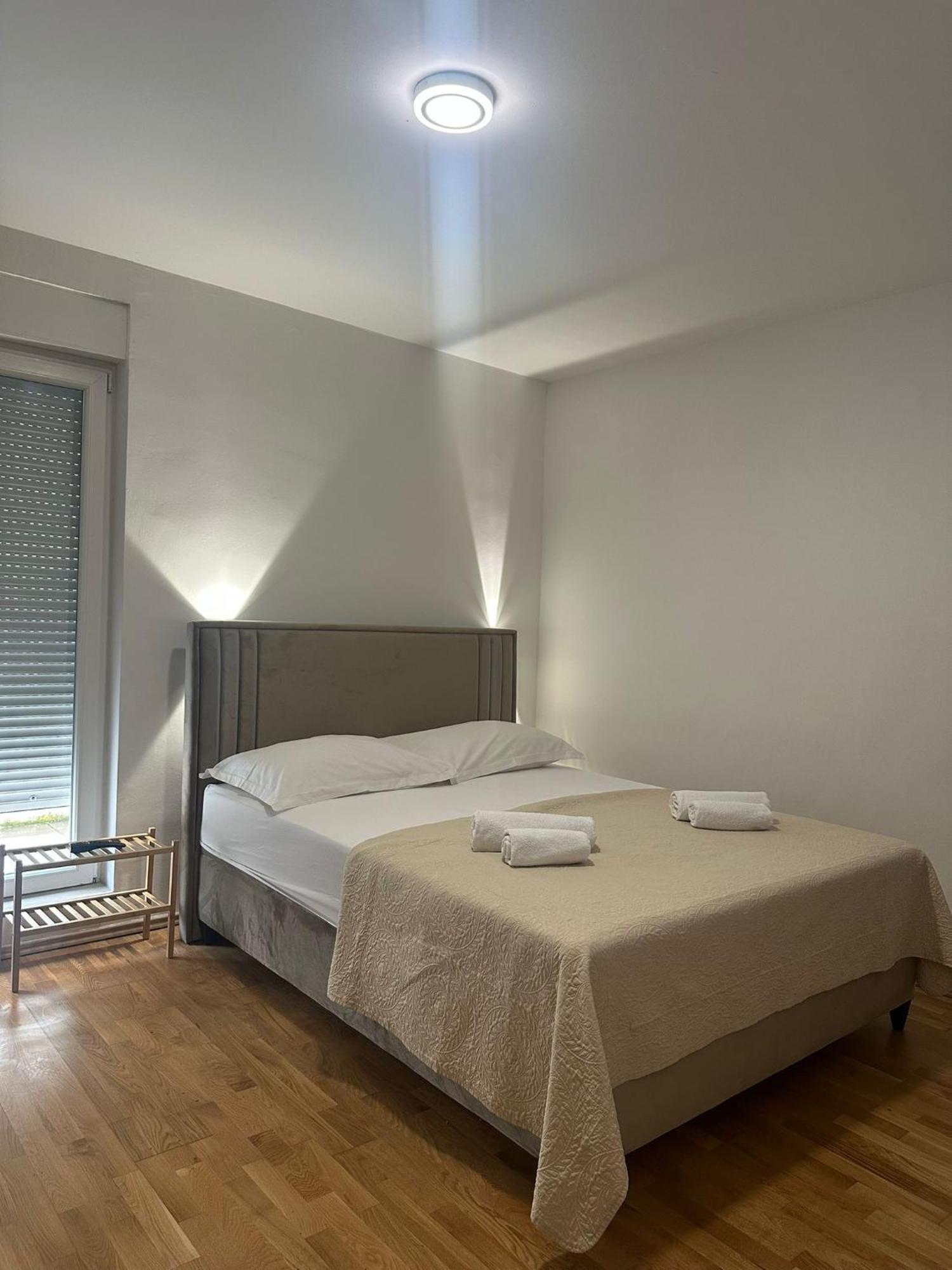 Deluxe One-Bedroom Apartment