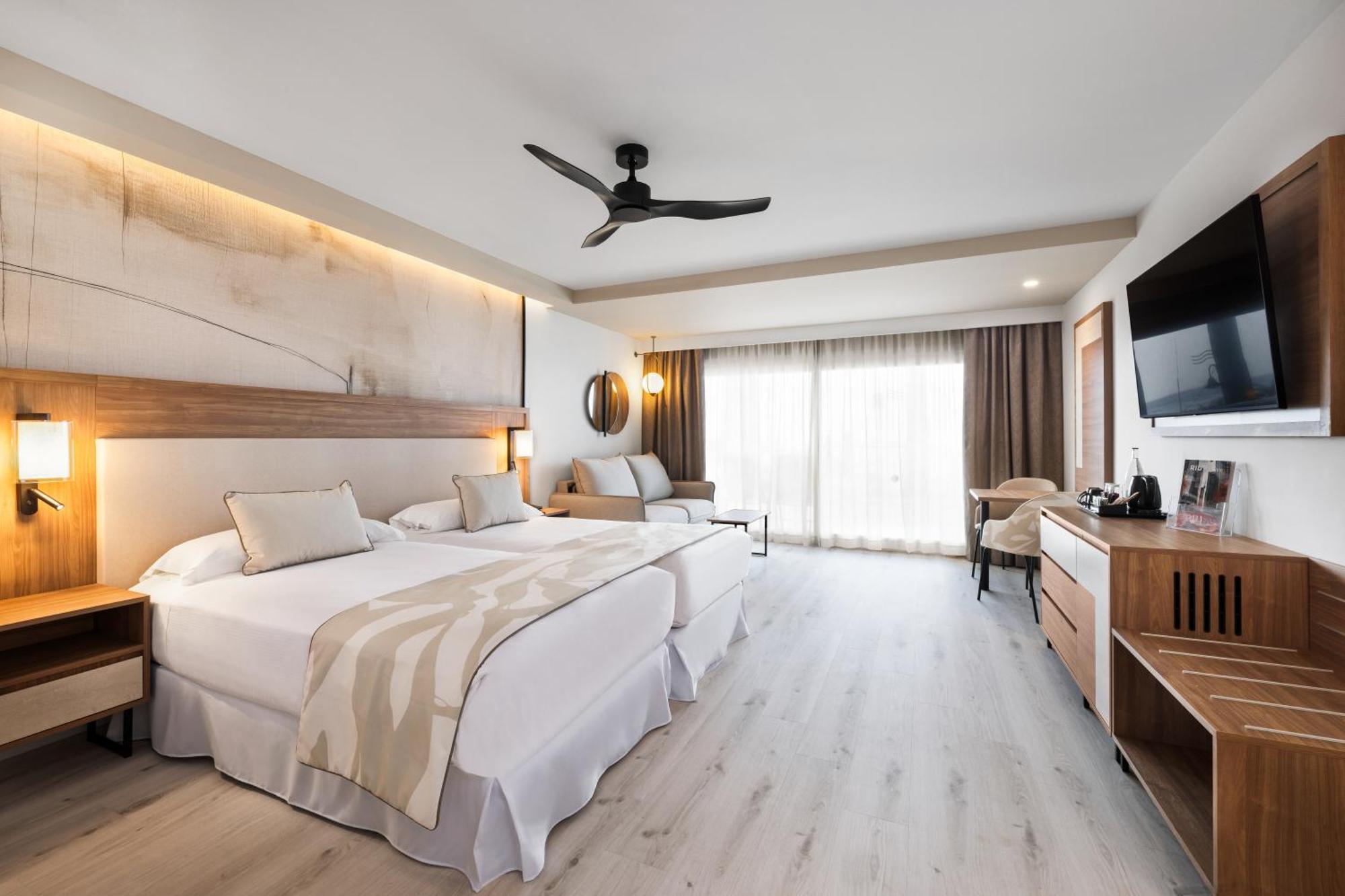 Deluxe Doppelzimmer mit seitlichem Meerblick