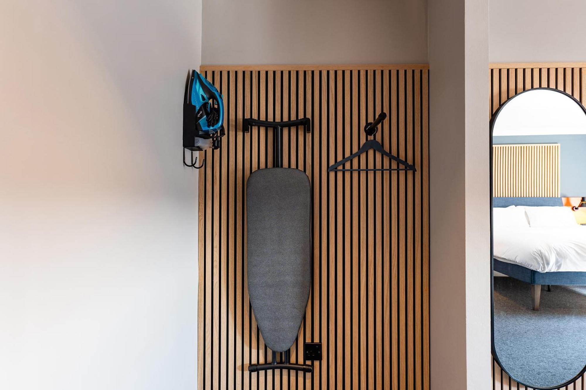 Twin Room,1765141638:JPEG