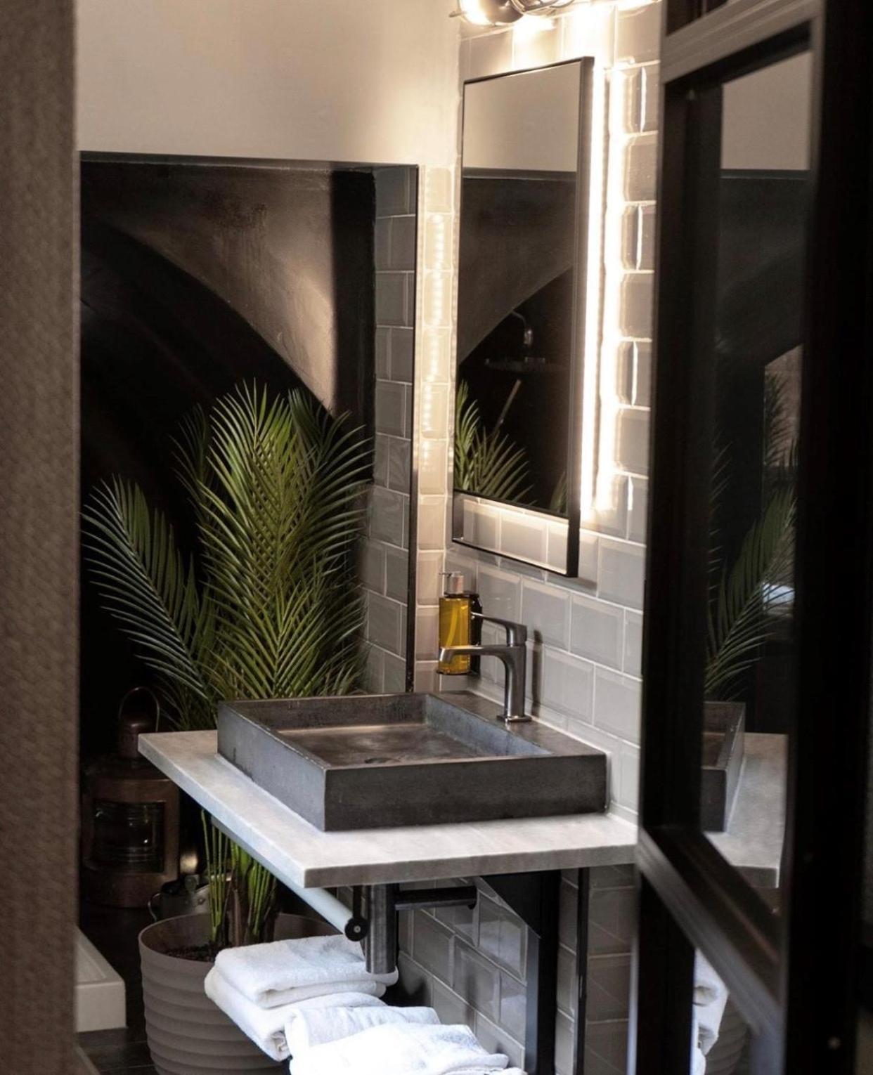 Feature King Vaulted Bathroom