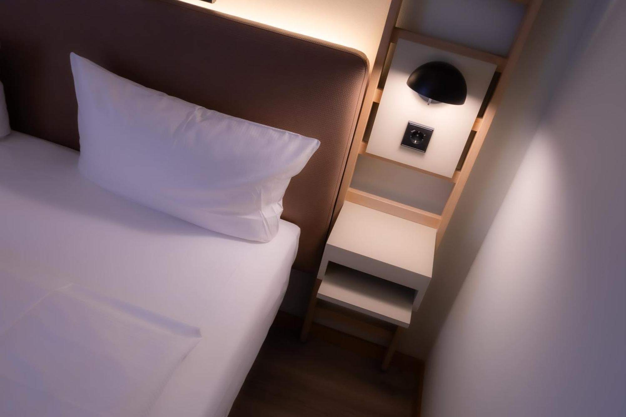Standard Room - 1 King Bed,1765154702:JPEG