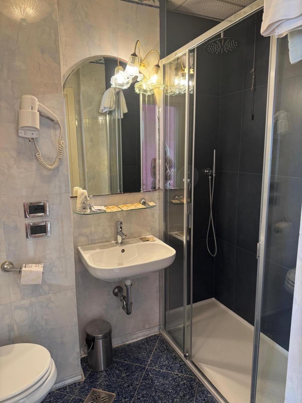 Double or Twin Room Canal View