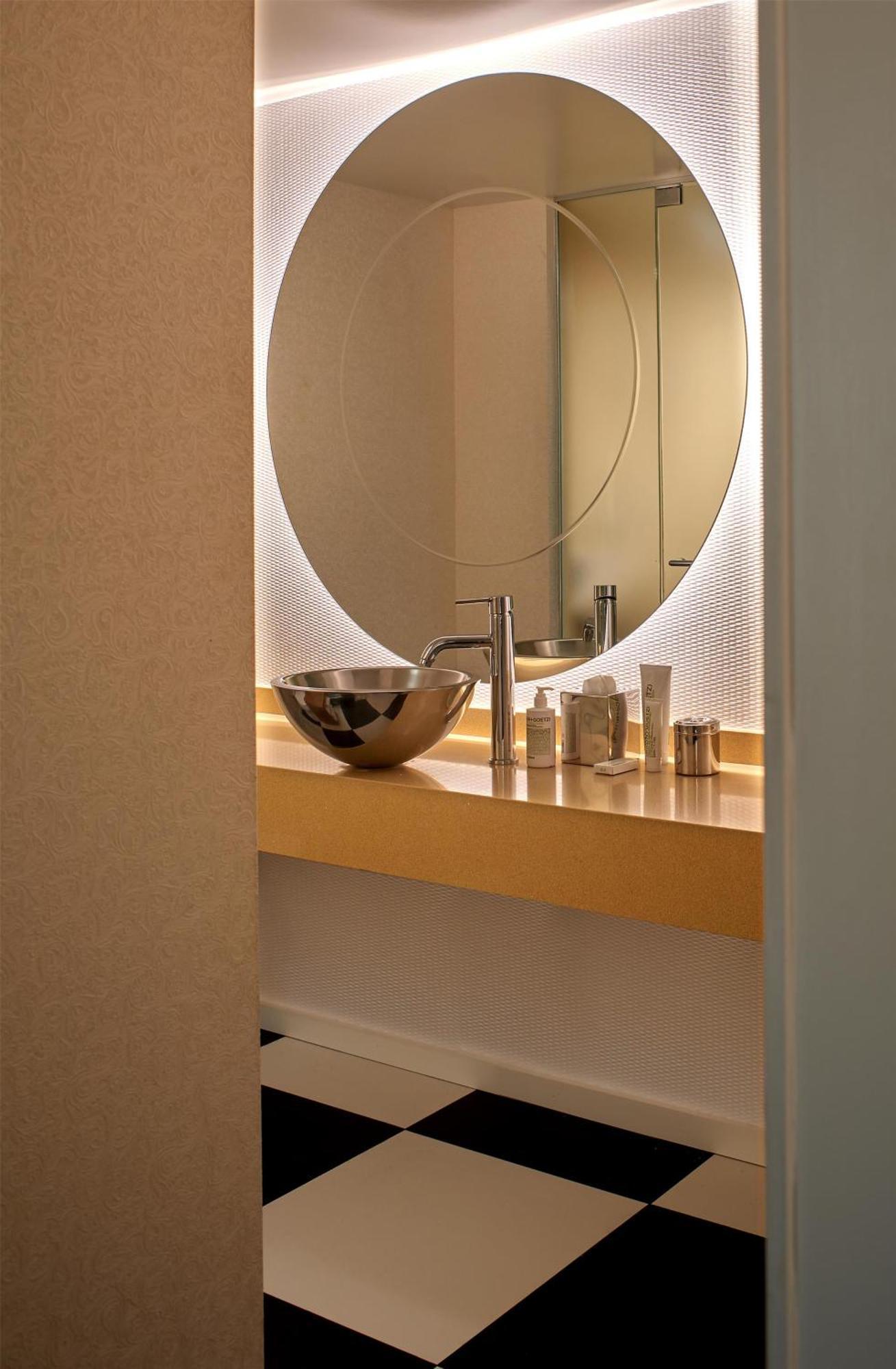 King Studio Suite