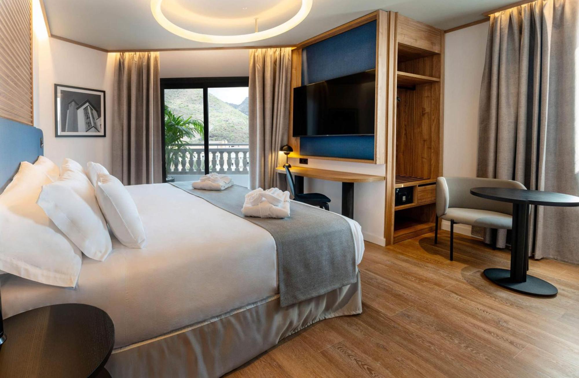 Double or Twin Room Balcony