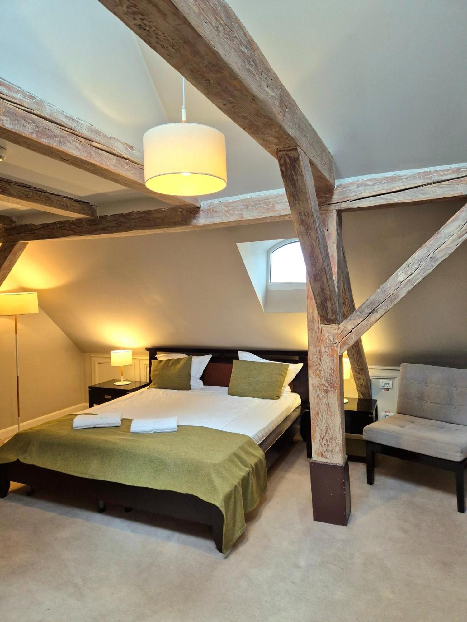 Double Room,1765195021:JPEG
