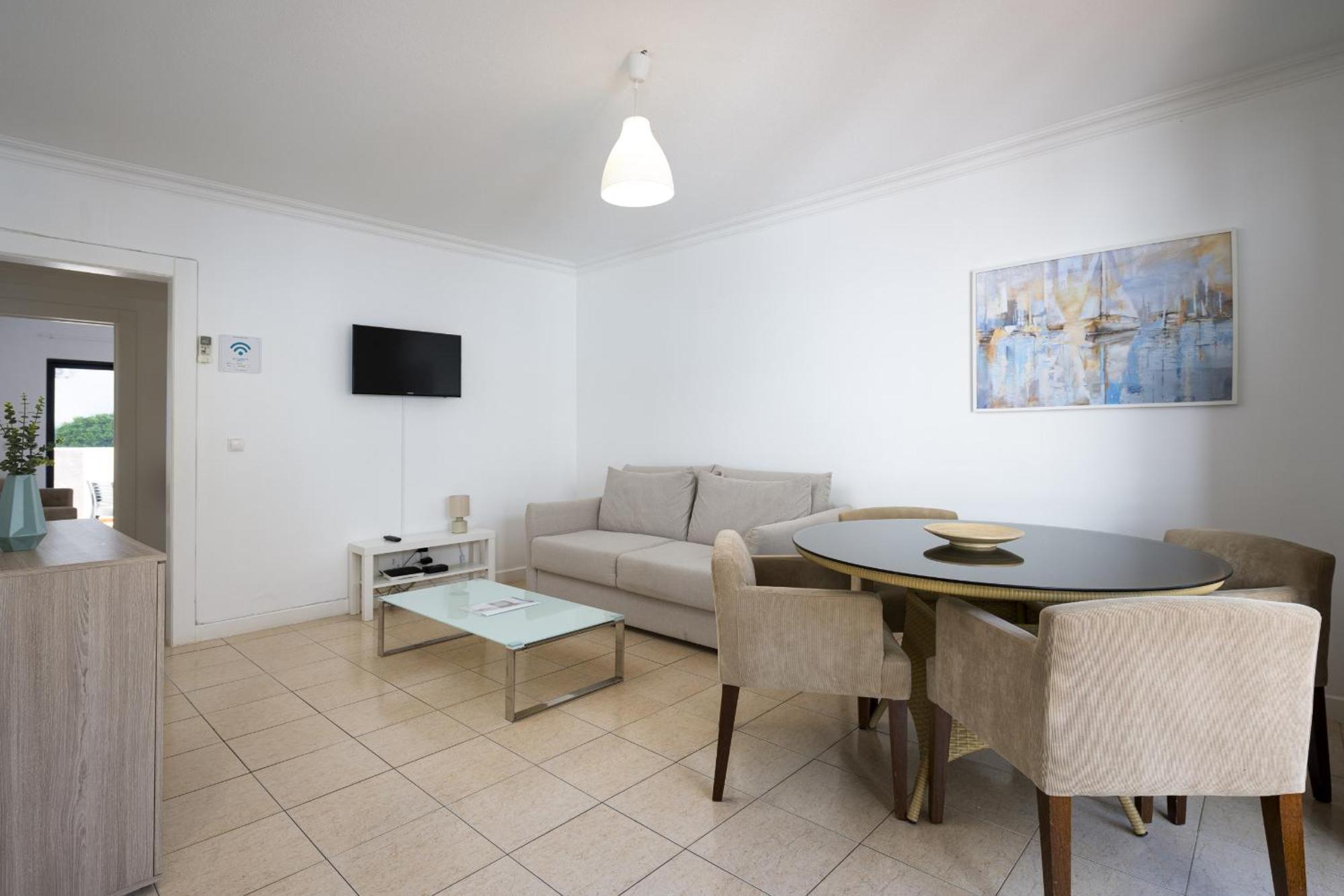 One-Bedroom Apartment Two Terraces Garden
