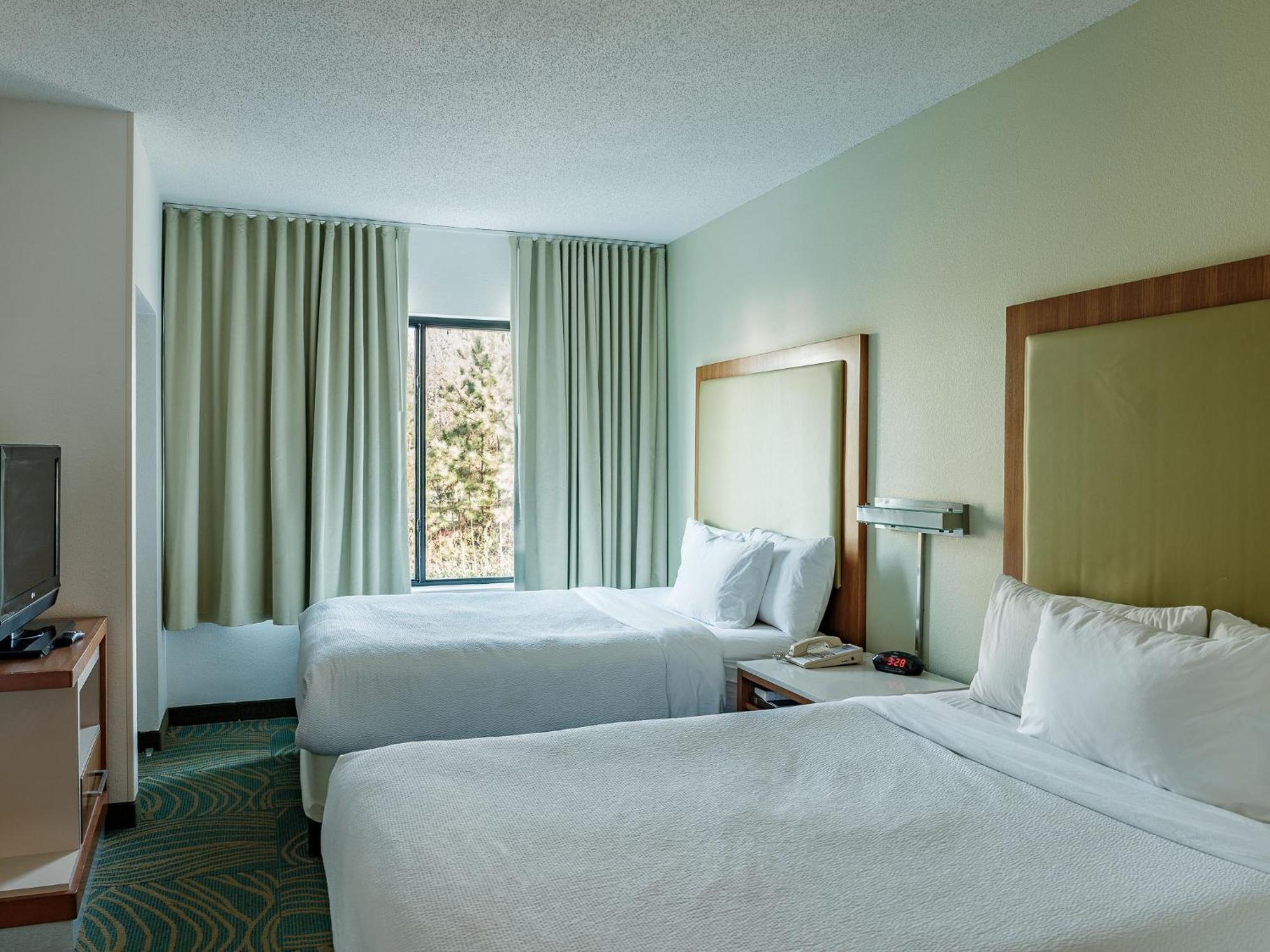 Queen Suite Two Queen Beds