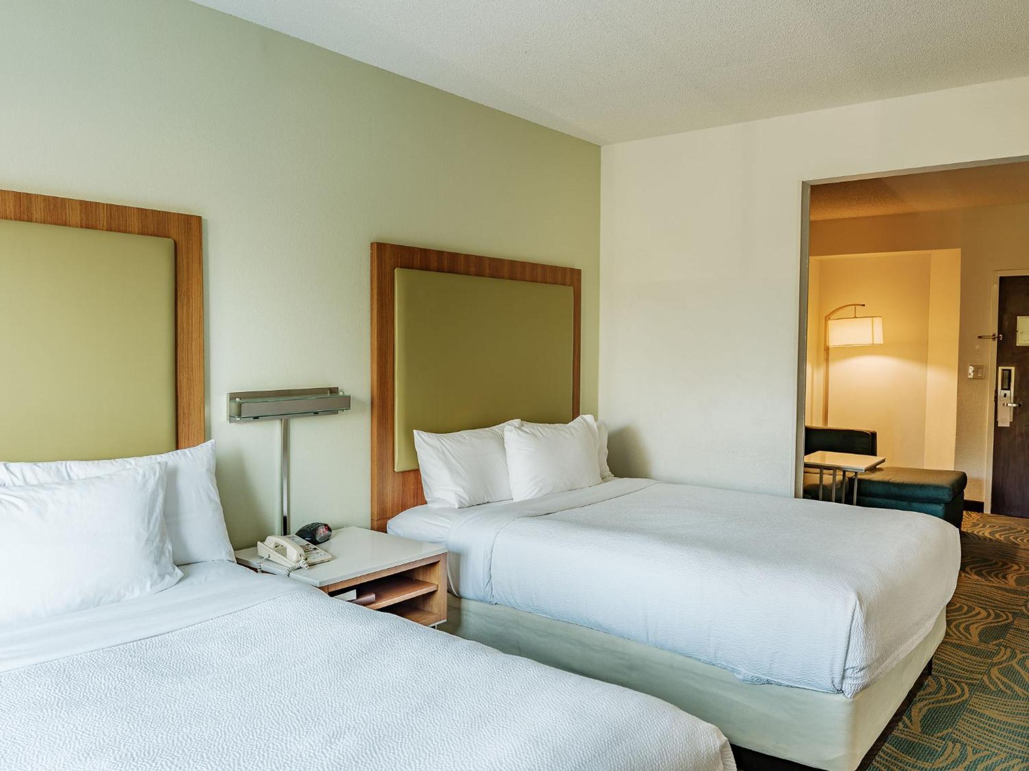 Queen Room Two Queen Beds Disability Access Bath Tub