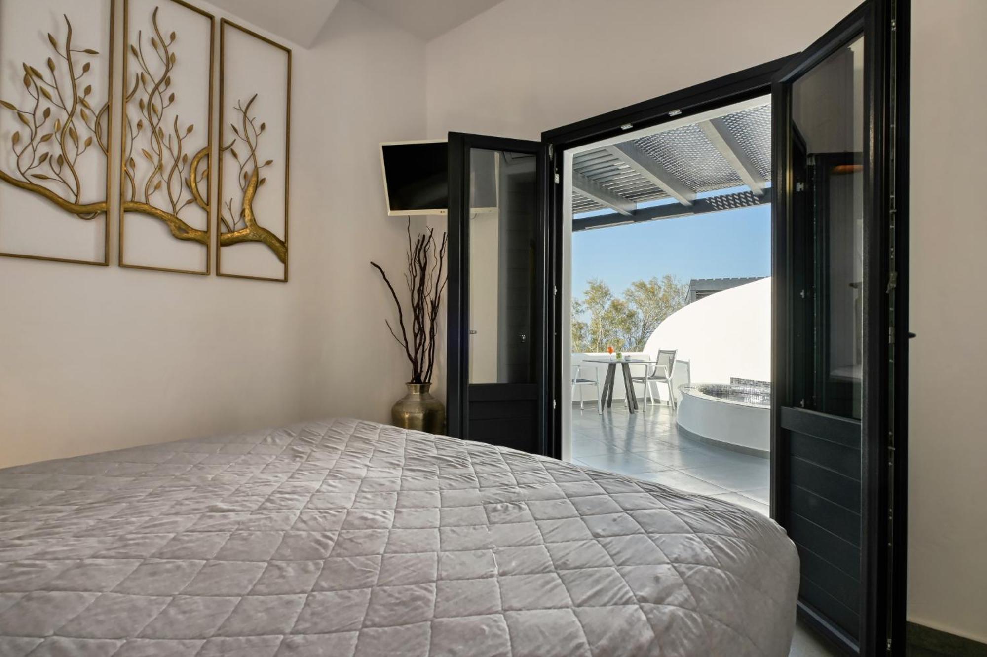 Elegant Suite outdoor heated private Jacuzzi,1765204120:JPEG