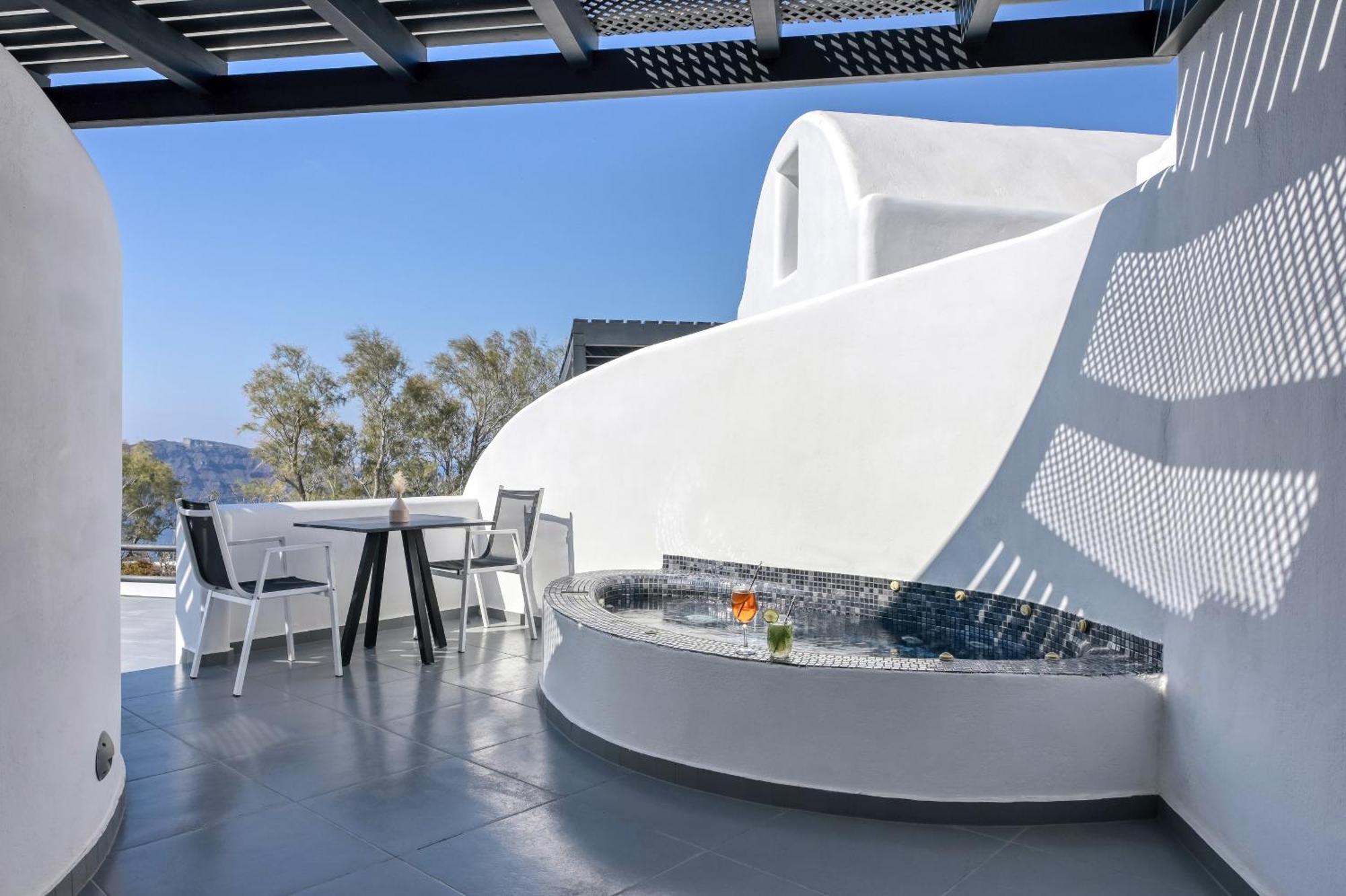 Elegant Suite outdoor heated private Jacuzzi