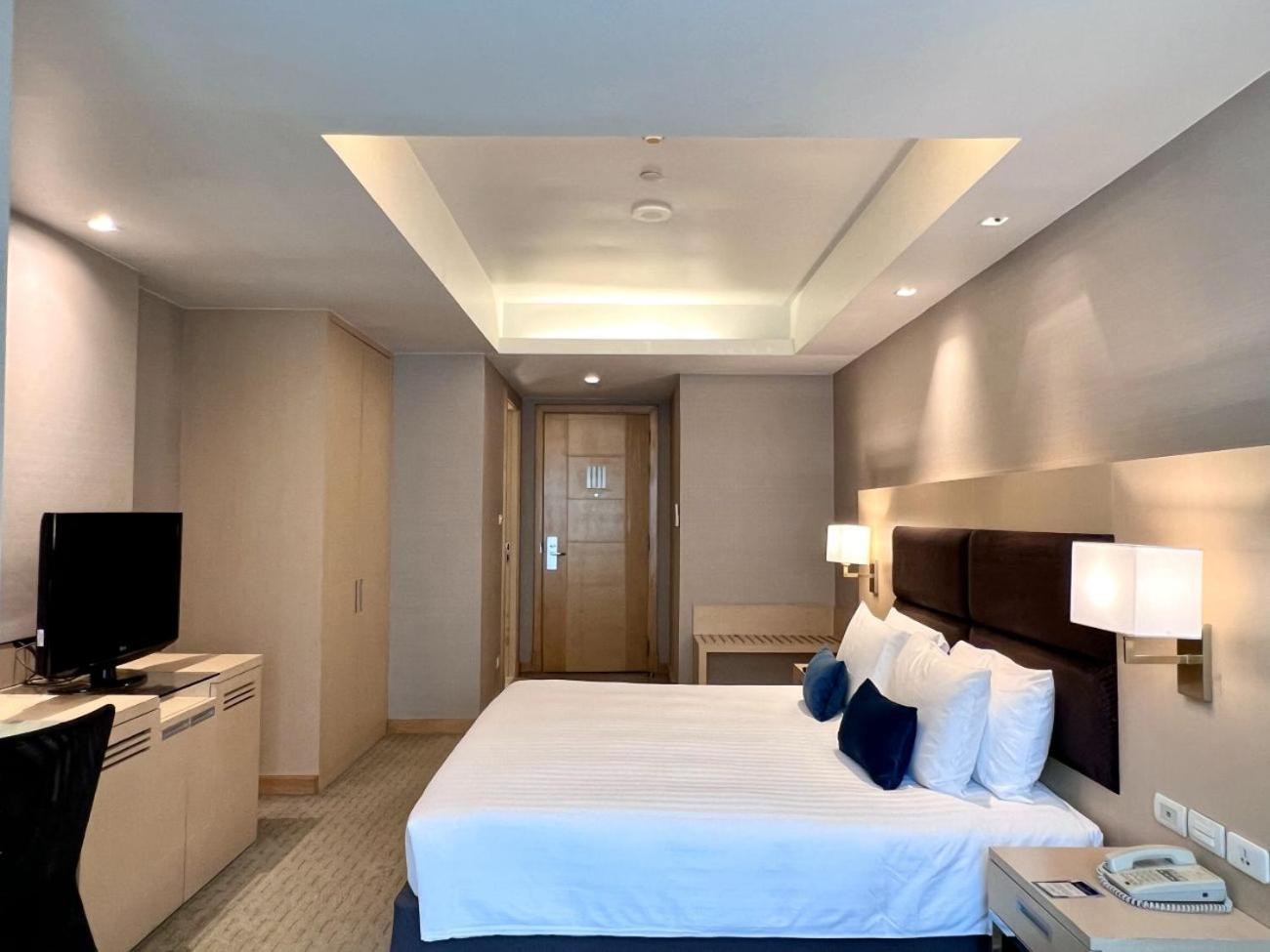 Deluxe Zimmer mit Kingsize-Bett und Stadtblick