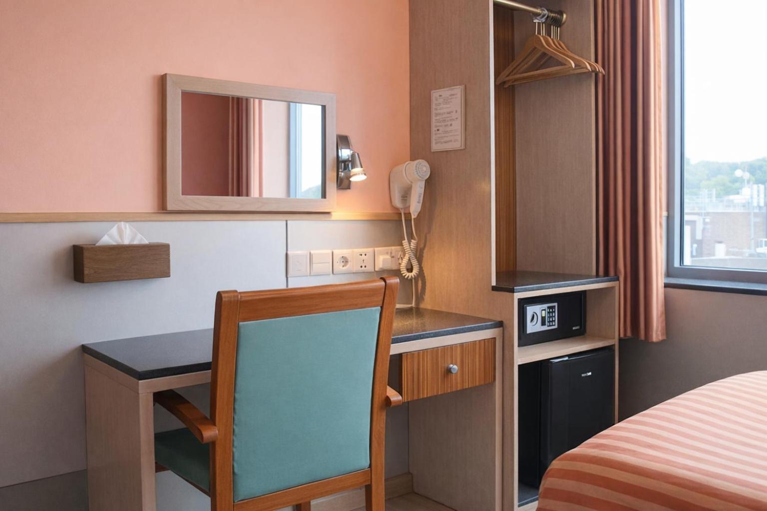 Family Room (3 Adults)