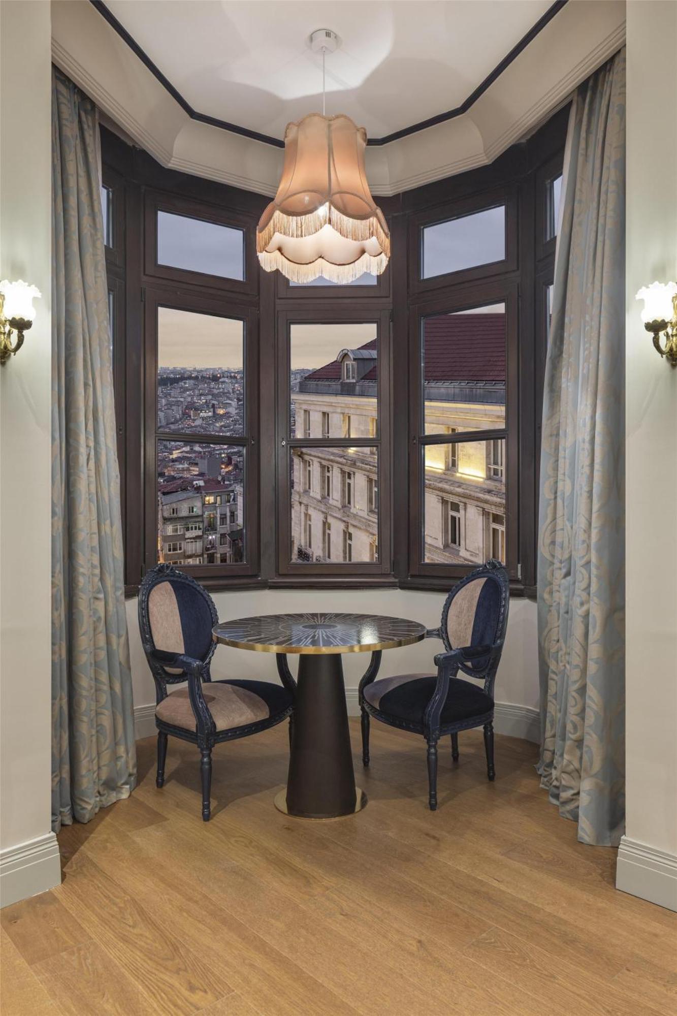 Junior Corner King Suite with City View,1765208676:JPEG