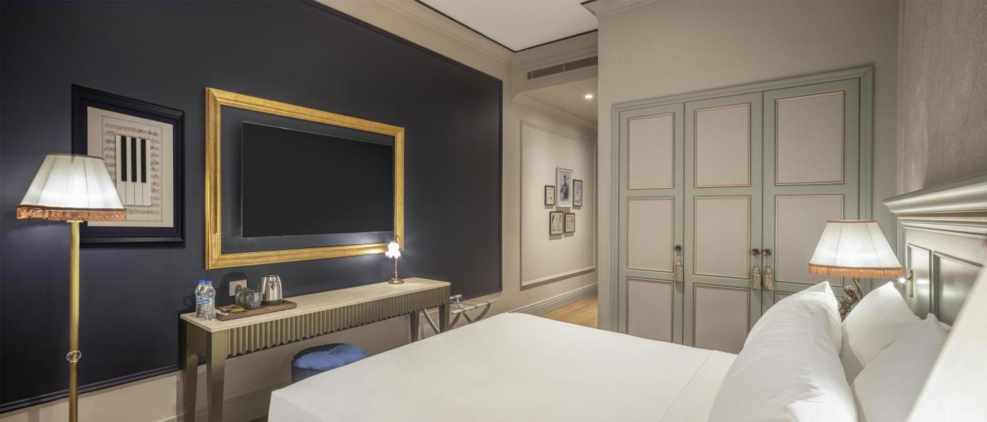 Deluxe King Room City View