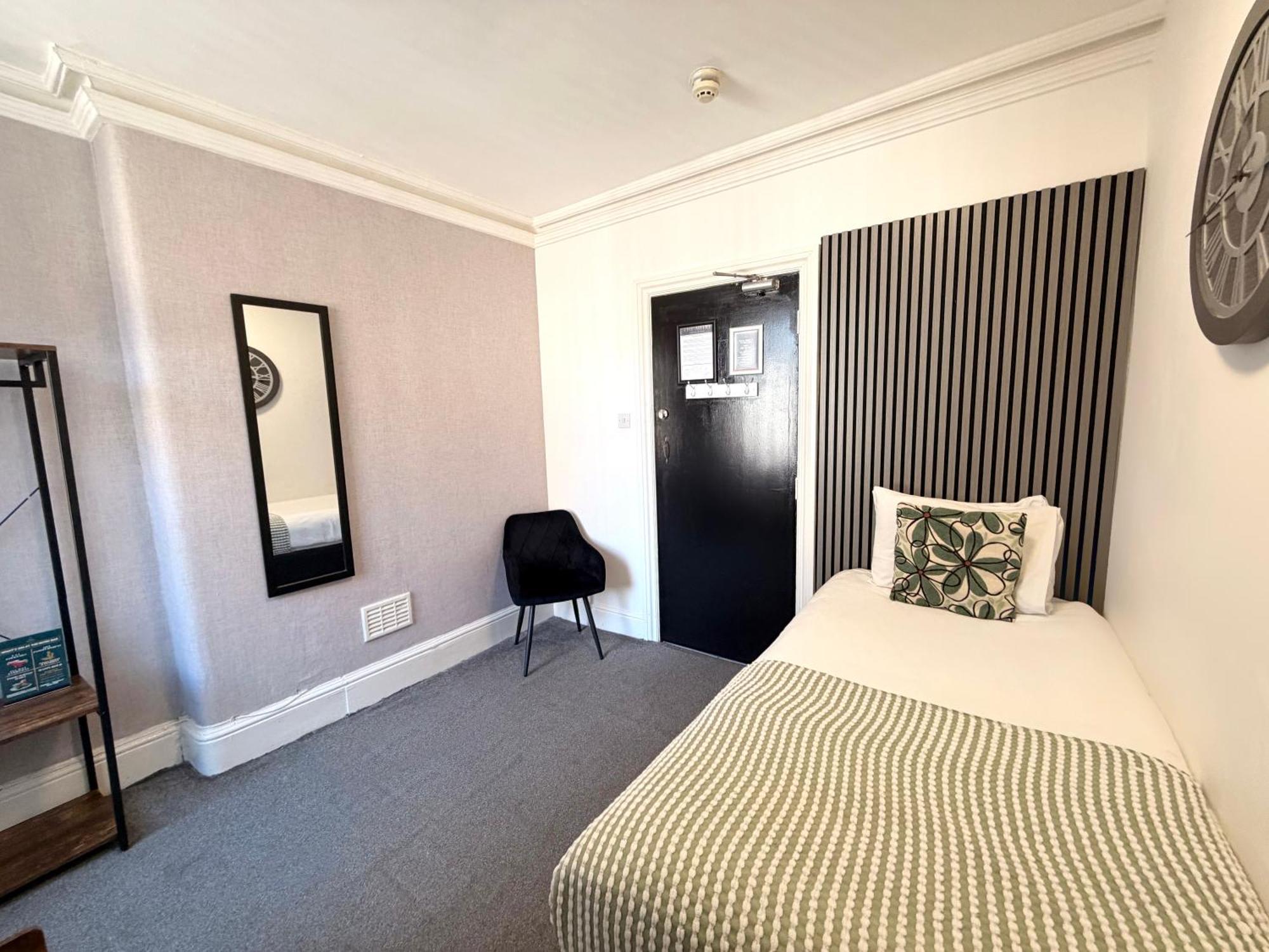 Single Room,1765212465:JPEG
