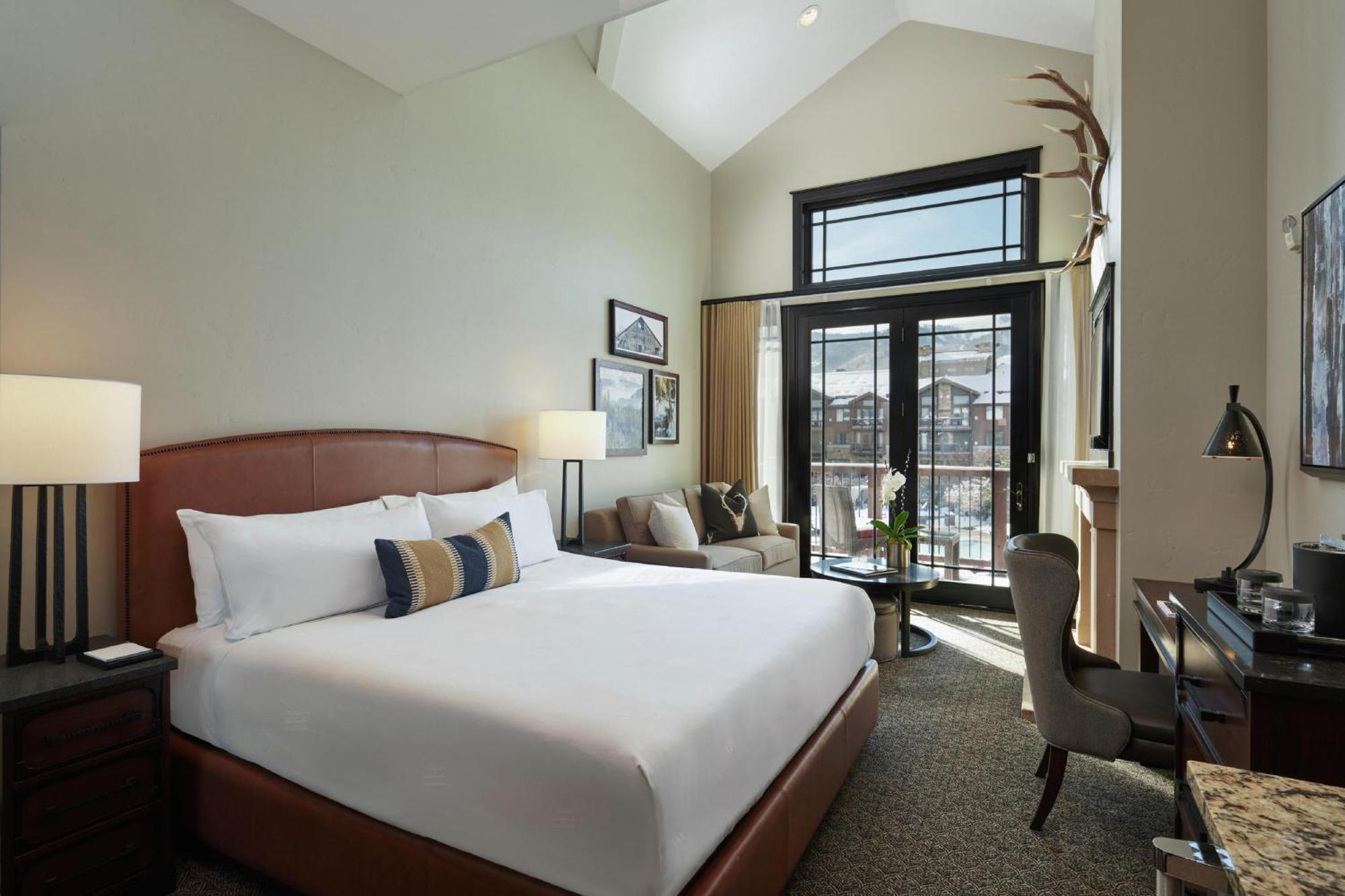 Junior Suite mit Kingsize-Bett und Küchenzeile