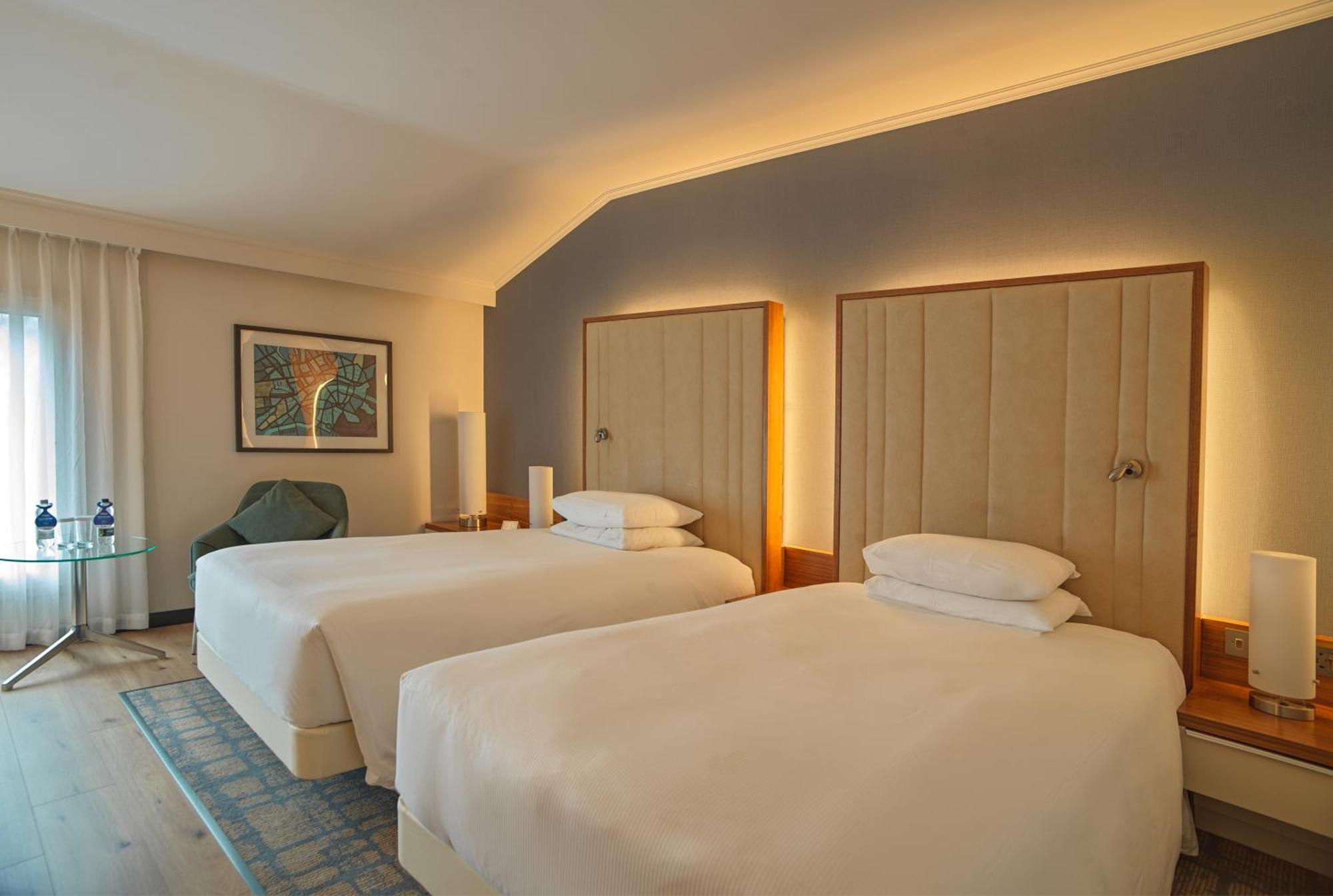 Executive Twin Room Lounge Access