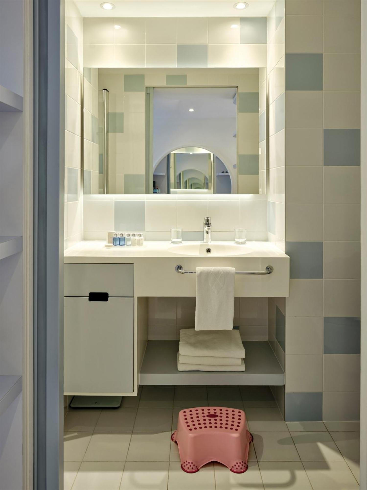 Chambre Double ou Lits Jumeaux avec Vue sur Cour (2 Adultes + 1 Enfant)