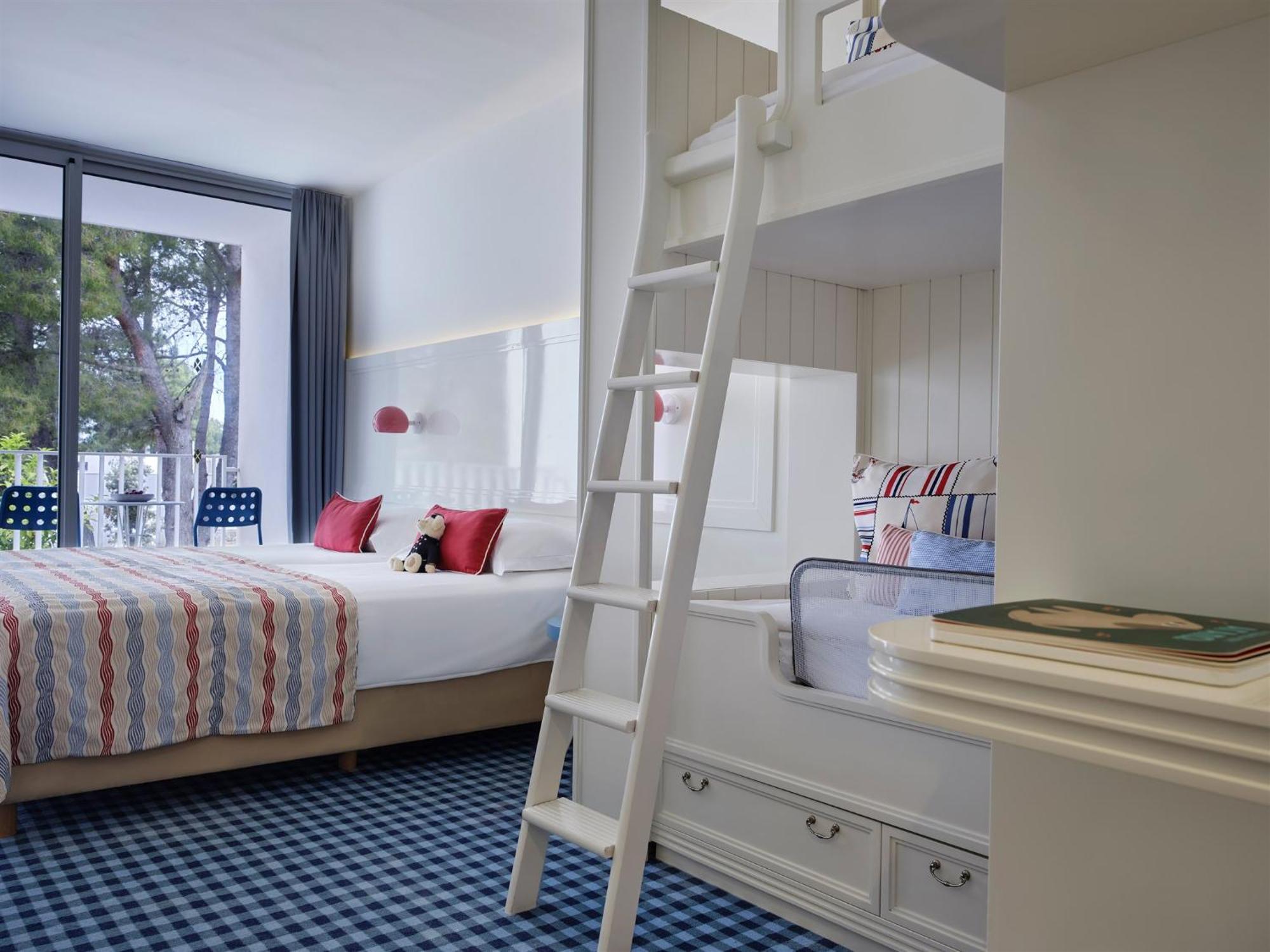 Chambre Familiale avec Balcon - Vue sur Cour