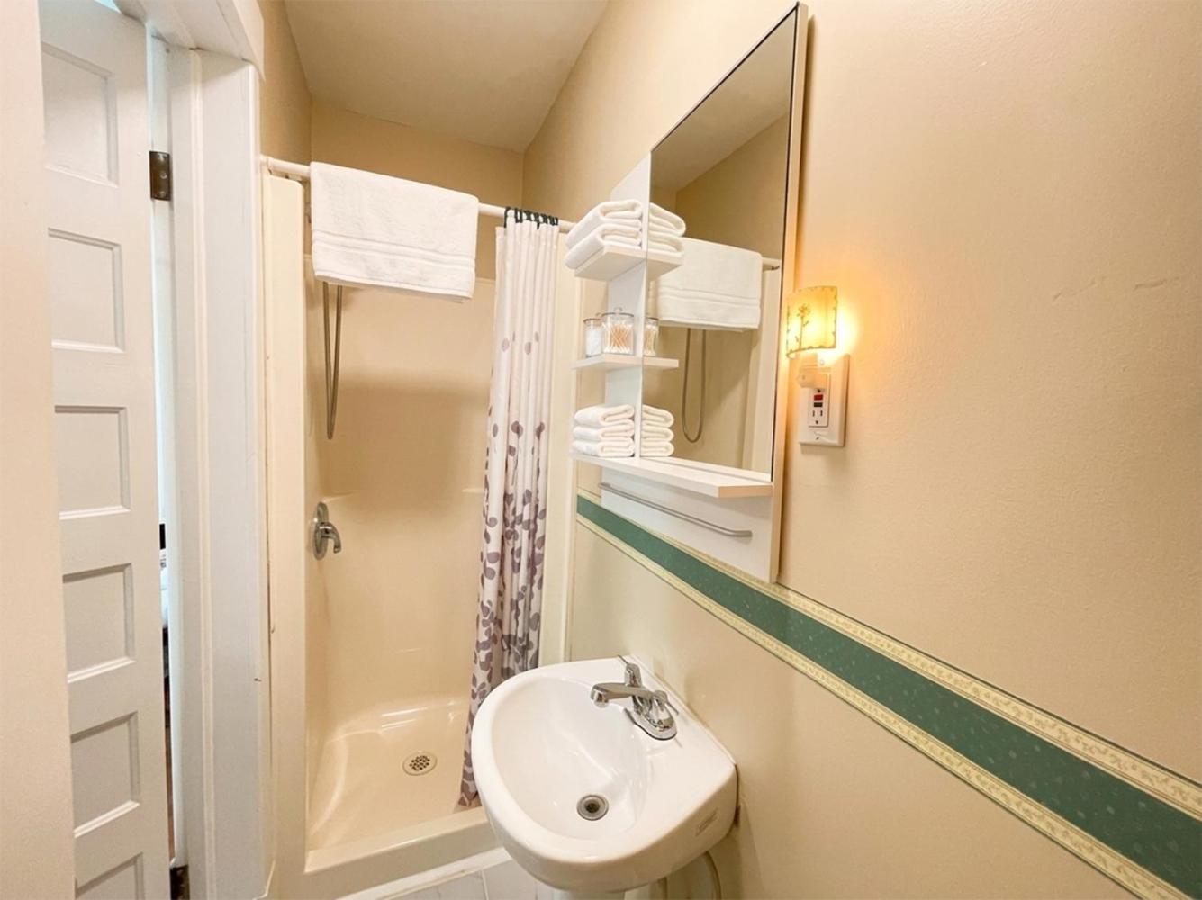 Double Room Private Bathroom
