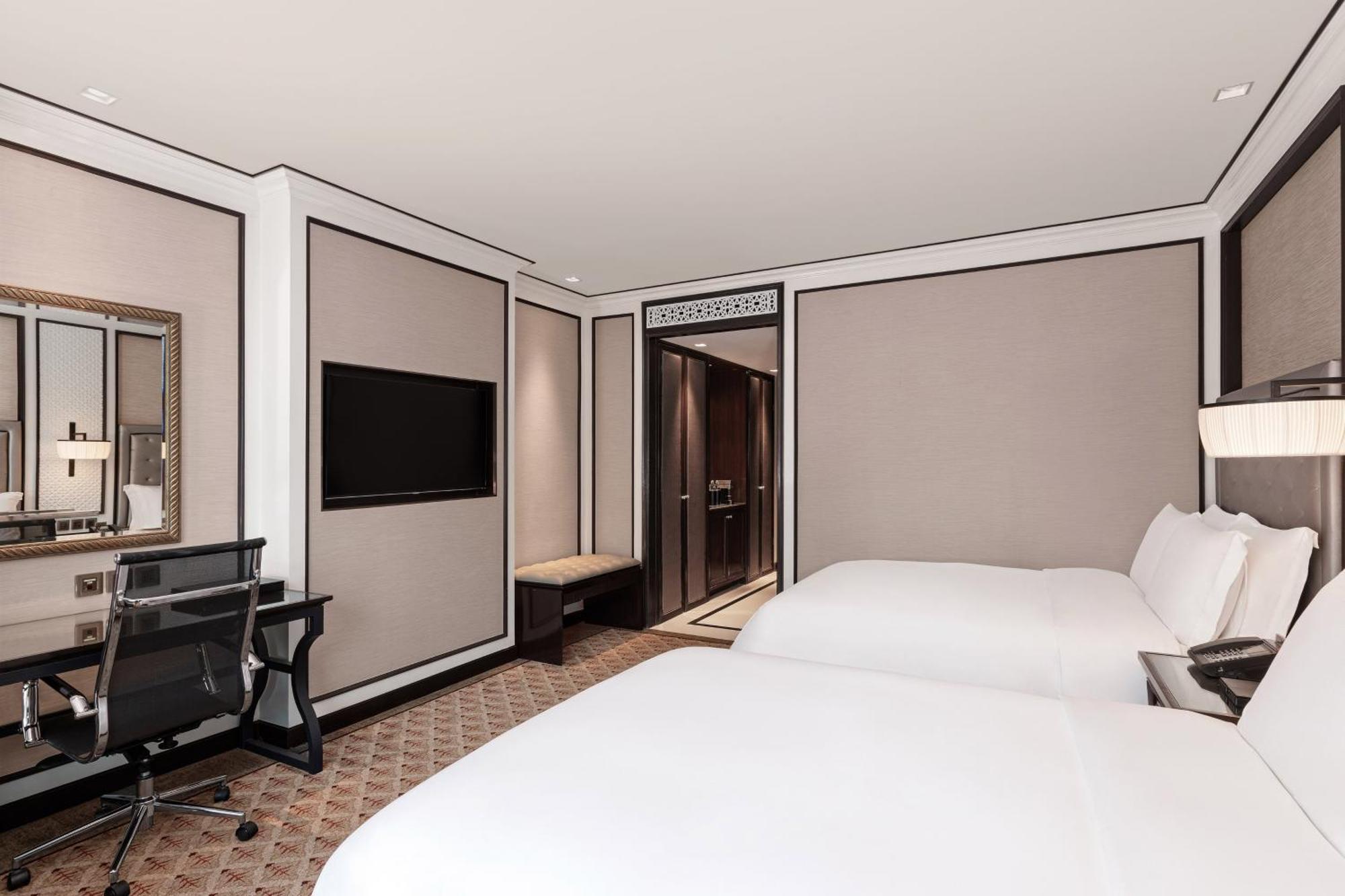 Athenee Guest room 2 Double City view