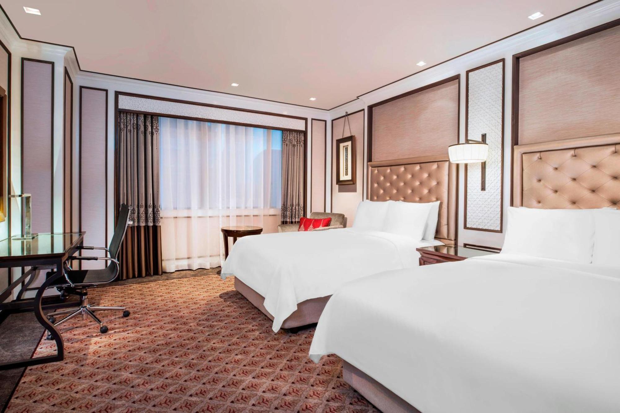 Athenee Guest room 2 Double City view