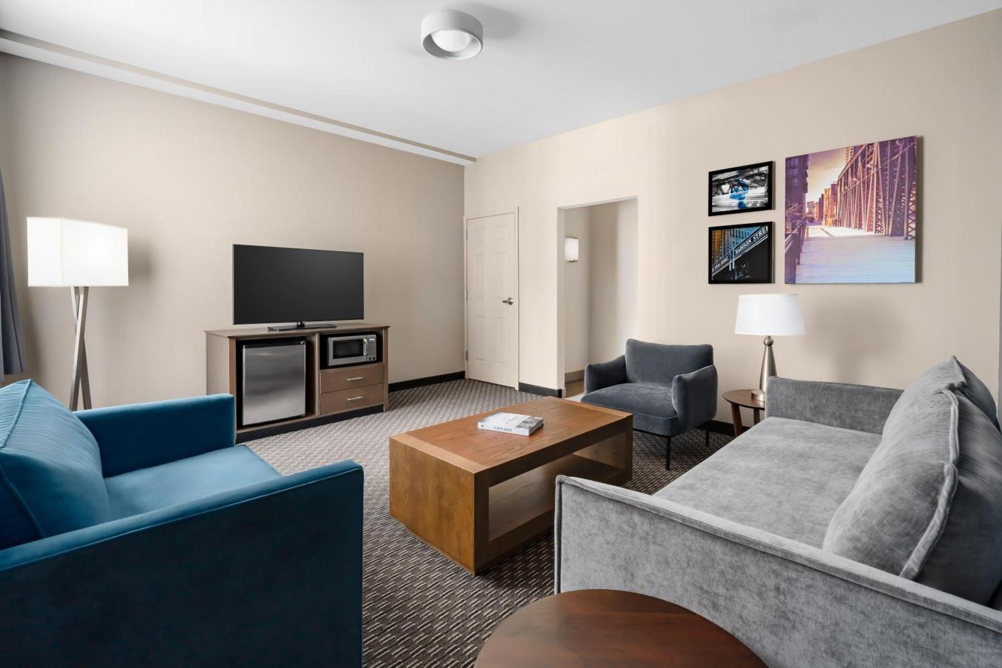 One-Bedroom Suite One King Bed One Queen Trundle Bed Non-Smoking