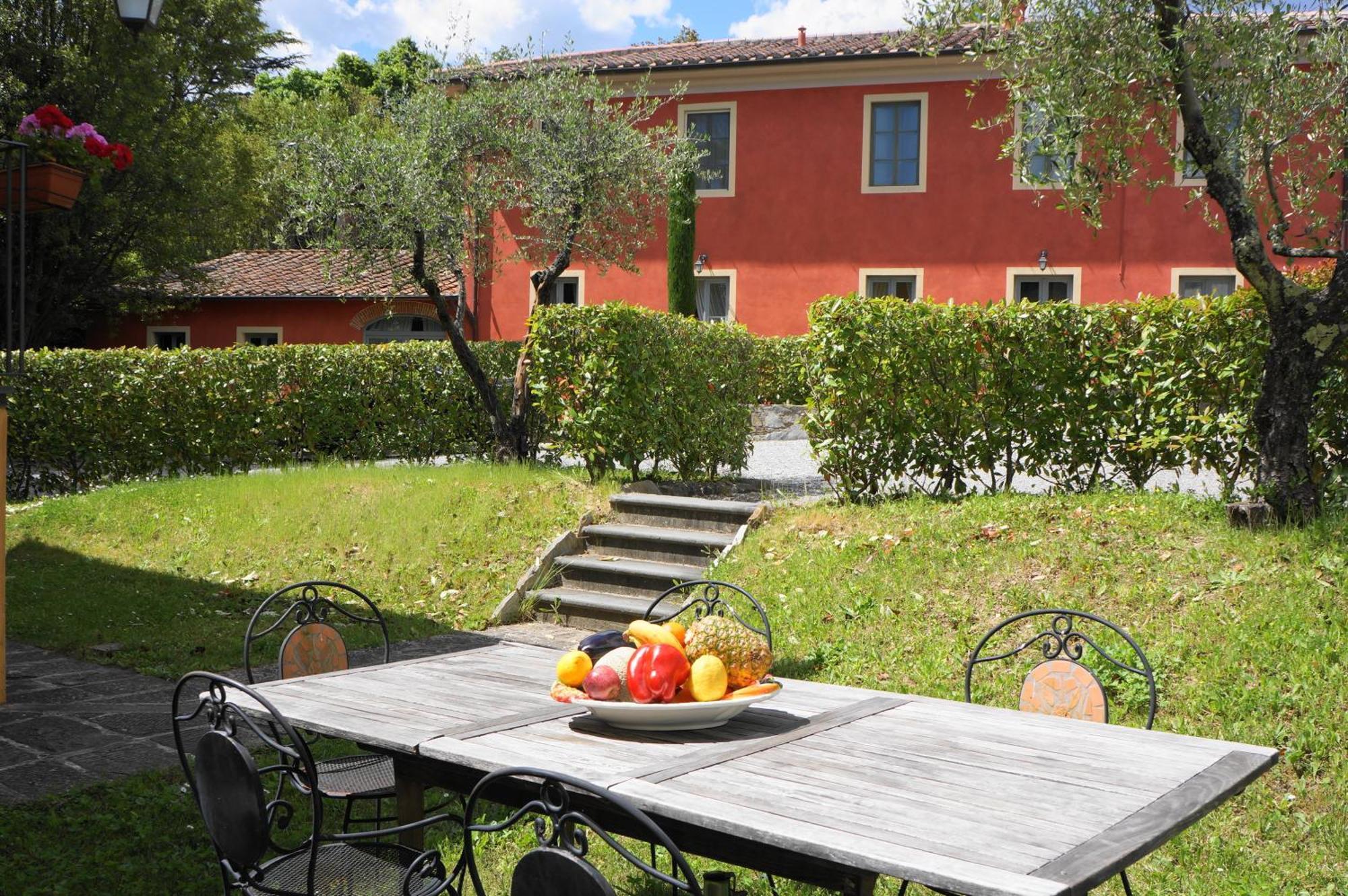 Superior Three-Bedroom Apartment Private Garden