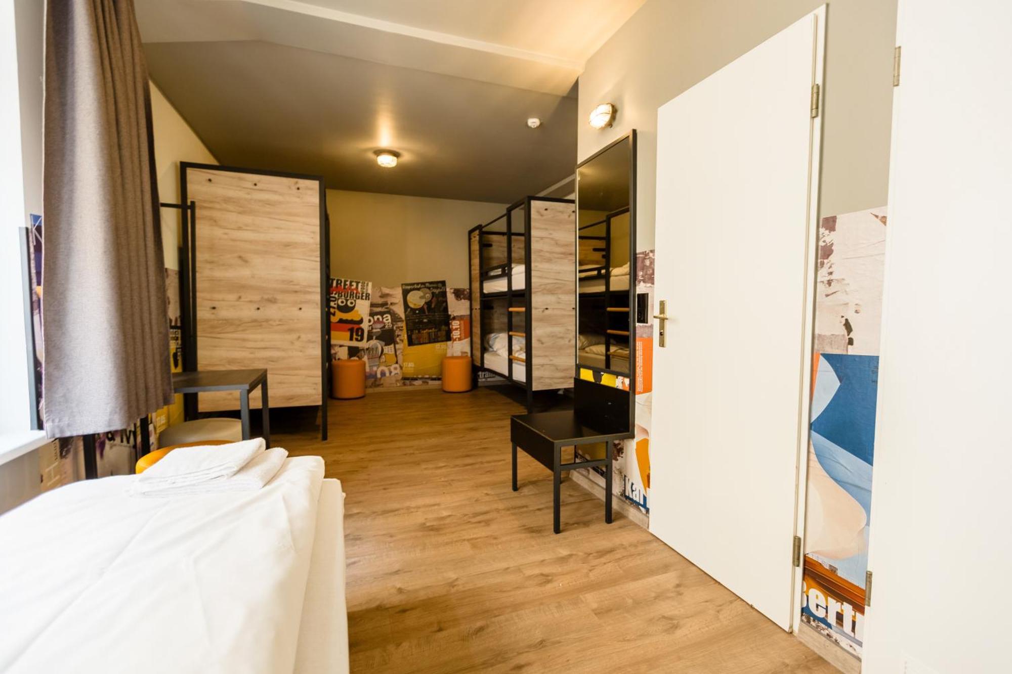 Bed 6-Bed Dormitory Room